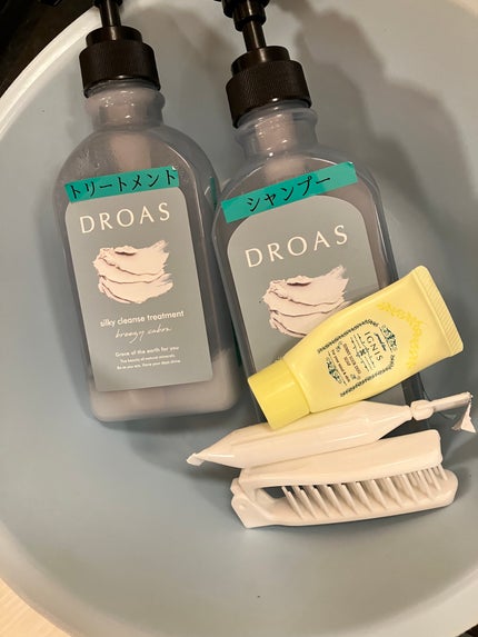 DROAS シルキークレンズシャンプー/トリートメントのクチコミ「ホテルでのヘアケア♡
シャンプー貸出があるからほんと大好き!
ドロアス  香り良すぎて爆死.....」(1枚目)