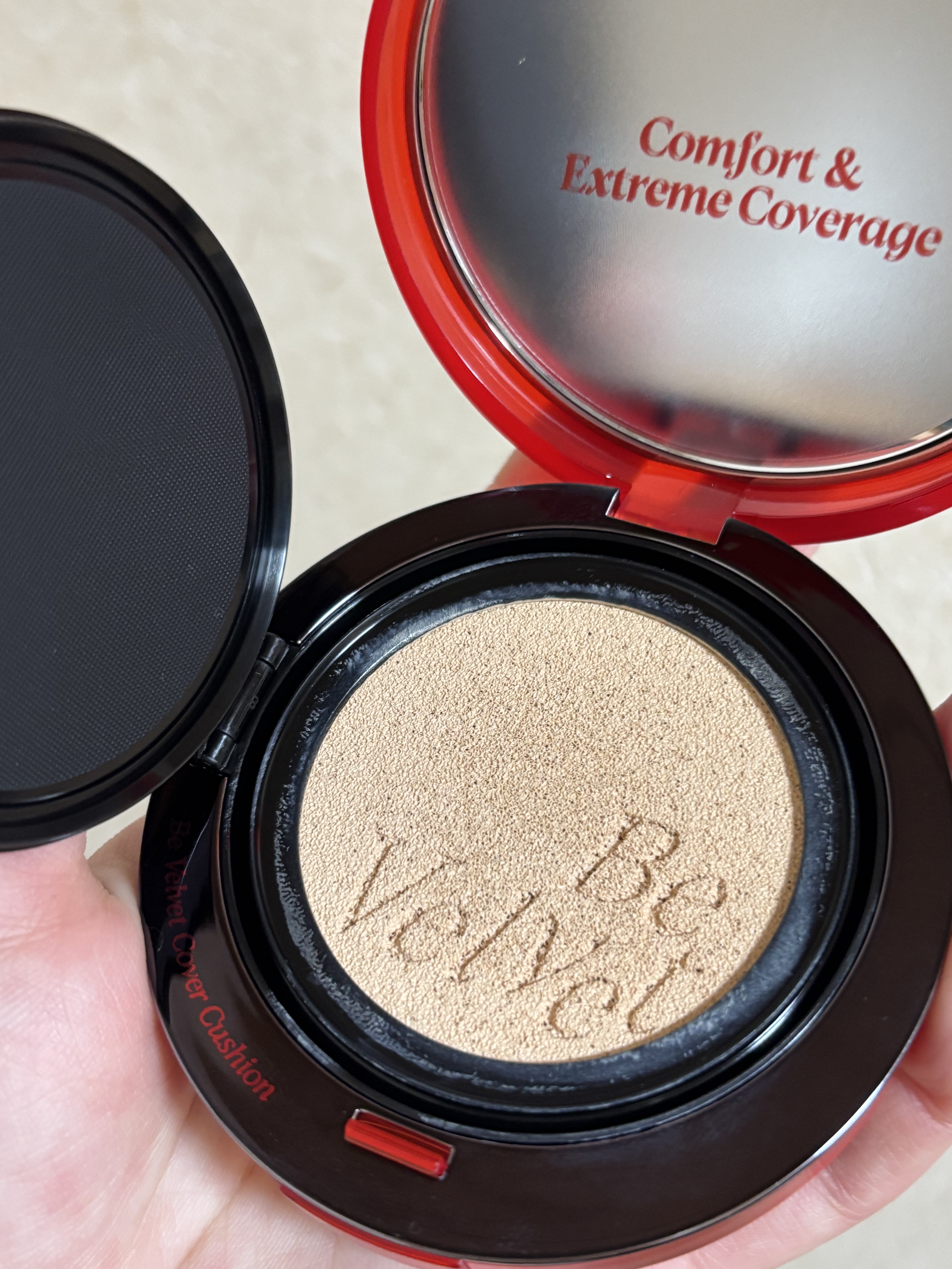 若者ブランドのイメージが一転！？
春夏にぴったりな実力派ファンデ✨


こんにちは、三毛猫のみけです。
今日はLIPSを通してespoir様から頂いた
プロテーラービーベルベットカバークッション
をレビューさせていただきます！

エスポアは