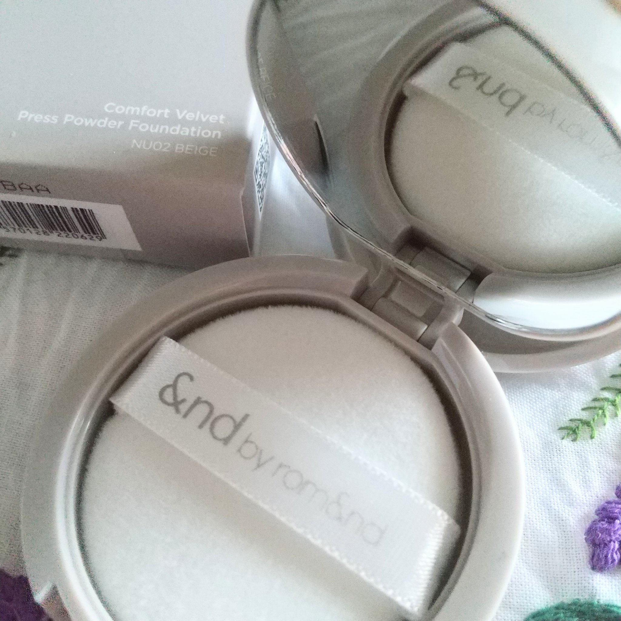 コンフォートベルベットプレスパウダーファンデーション NU02 ベージュ/&nd by rom&nd/プレストパウダーを使ったクチコミ（3枚目）