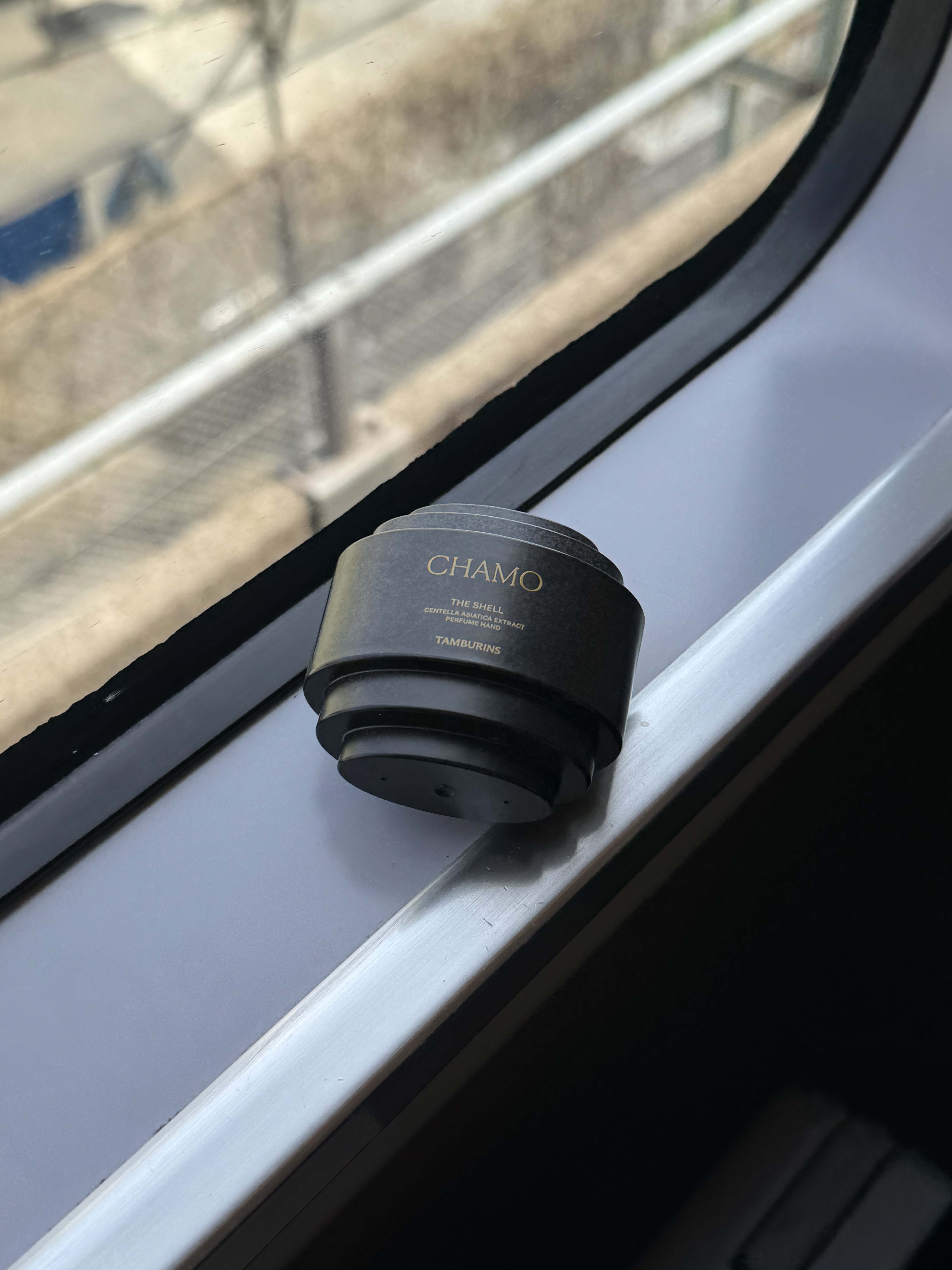 タンバリンズ パフューム シェル エックス ハンドクリーム カモ/tamburins/ハンドクリームを使ったクチコミ（2枚目）