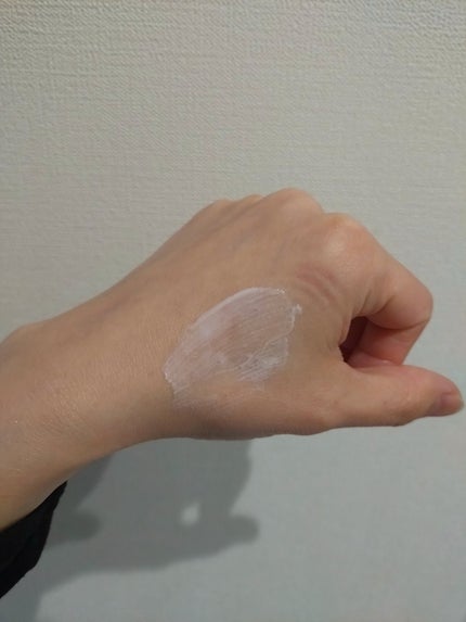 HIROKO on LIPS 「INTELLIGEEXサンプロテクターWPエッセンスモイスチュ..」(4枚目)