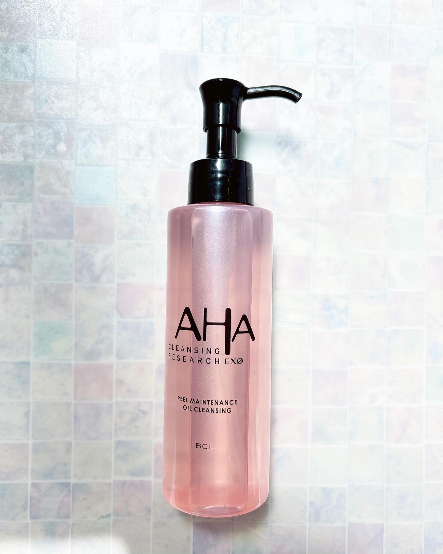 ＼大人の肌に新クレンジング🫧／

大人肌に蓄積された毛穴・ざらつき・くすみに、最新のピーリング成分「LHA」を含む4種のピーリング成分がメイクとともに丁寧にアプローチしてくれるAHAの新しいクレンジング。
厚みのあるジェルのようなとろみオ