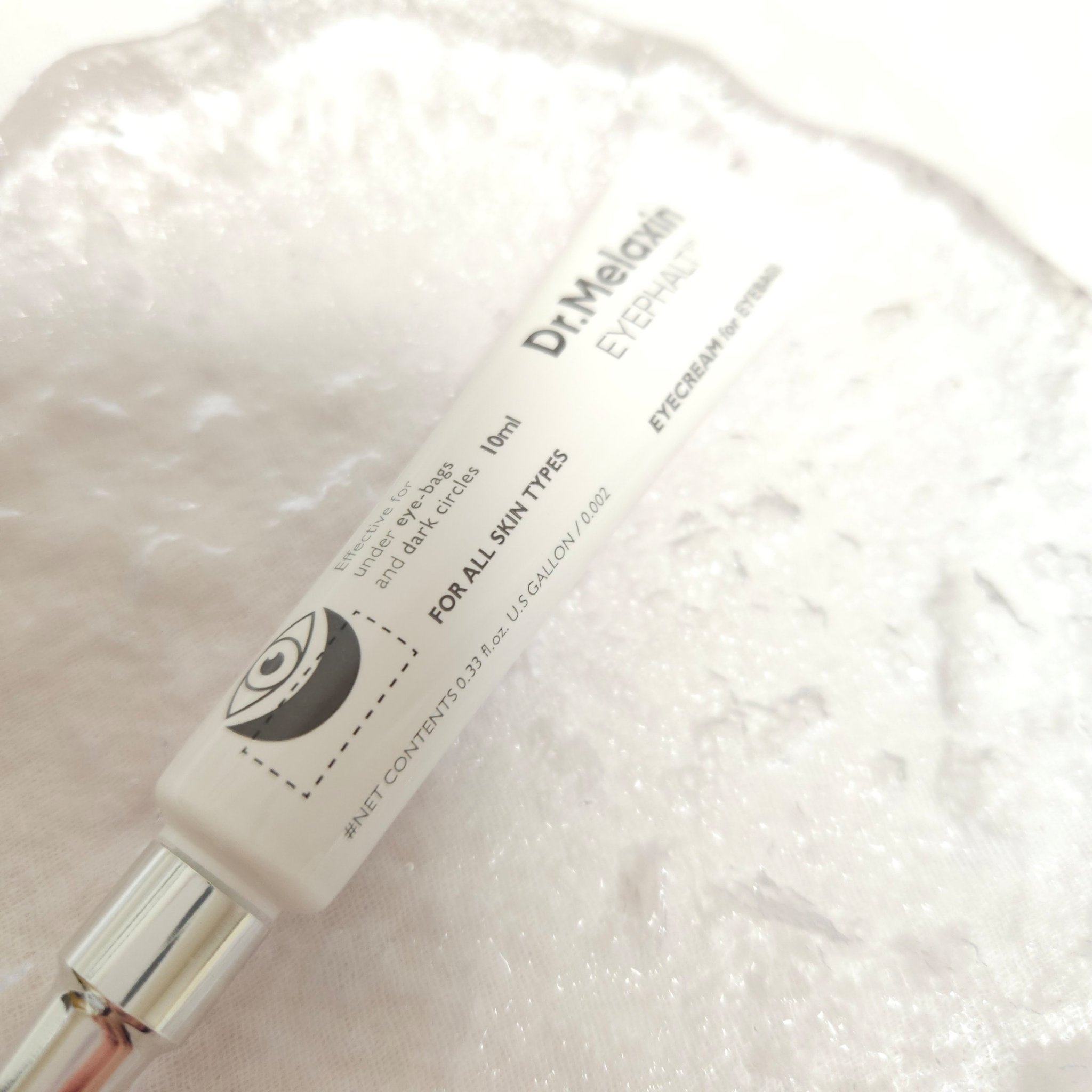 アイファルト
アイバック クリーム

黄みがかったクリーム
しっとりと硬めのクリーム
だから目の周りにもつけやすいクリーム