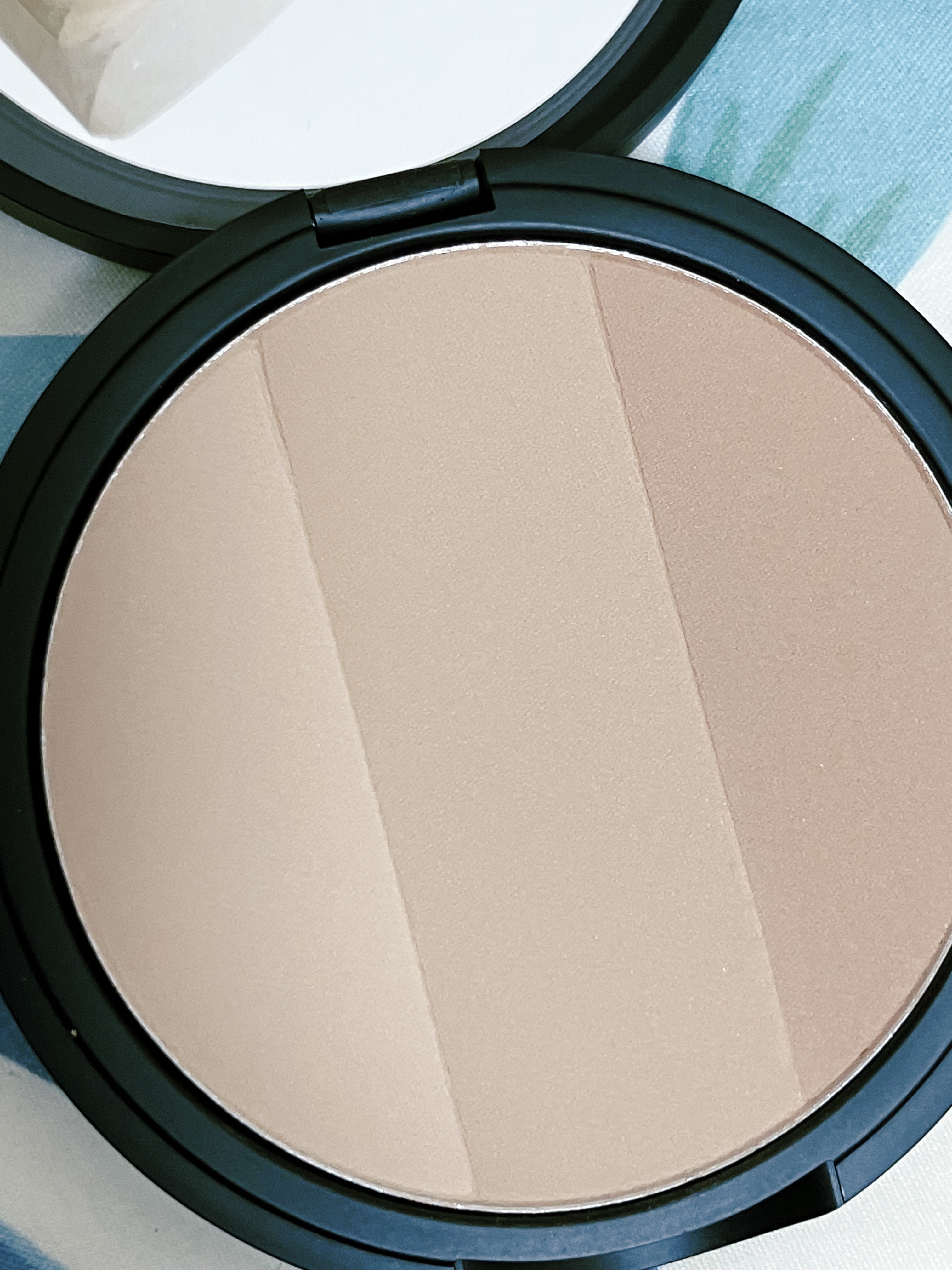 アートクラスバイロダン シェーディング 1.5 ニュートラル マスター(ブラシ付き)/too cool for school/シェーディングを使ったクチコミ（2枚目）