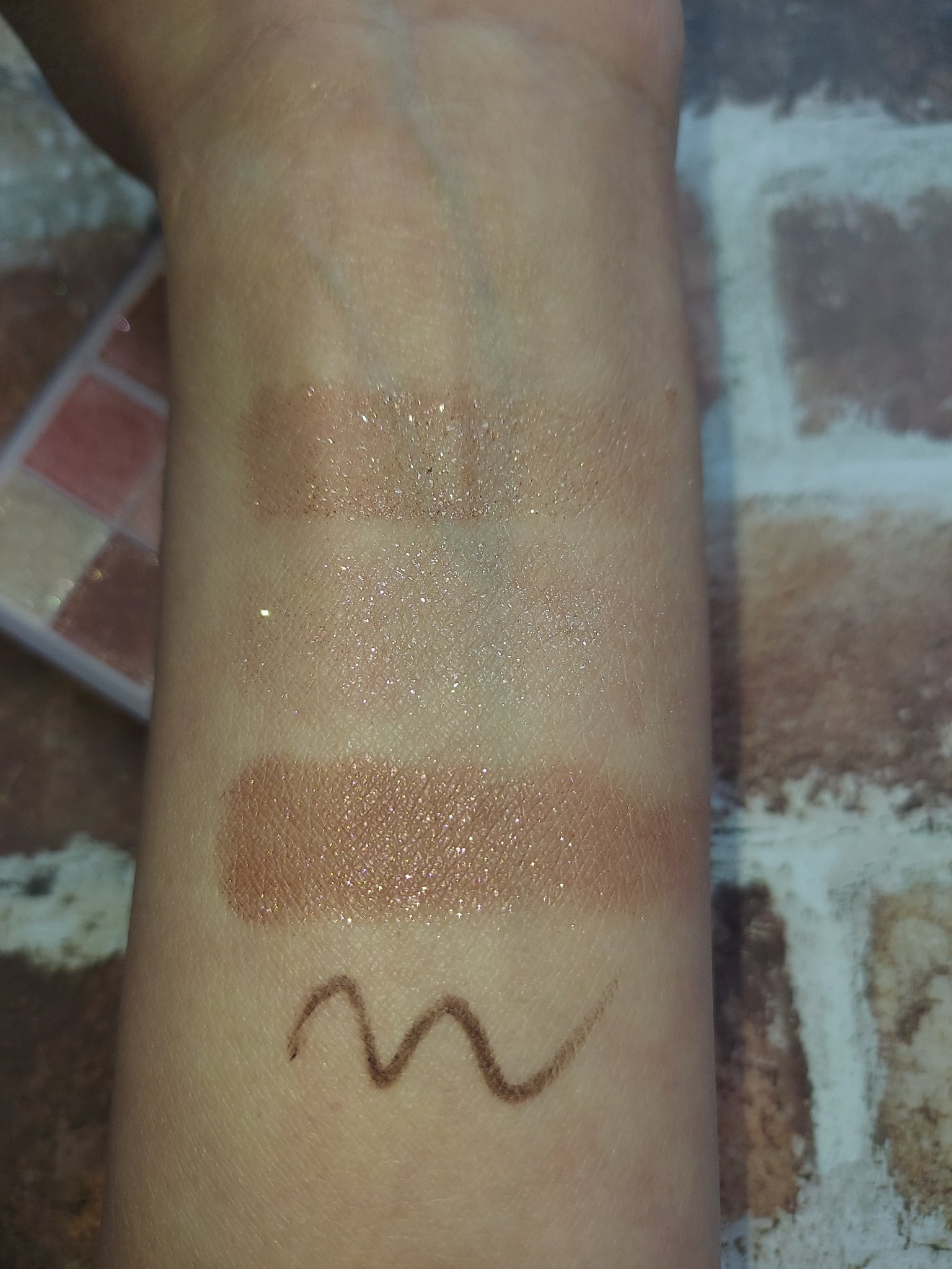 「密着アイライナー」極細クリームペンシル/デジャヴュ/ペンシルアイライナーを使ったクチコミ（2枚目）