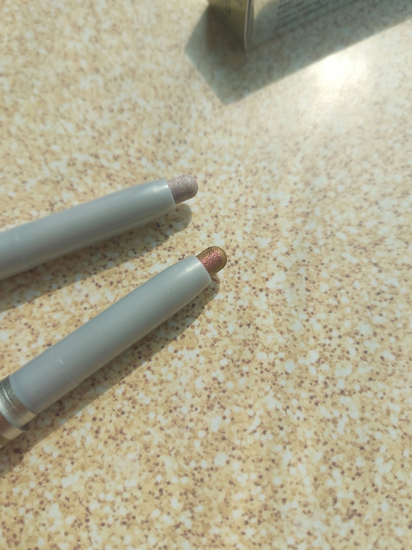 グリッツロングウェアスティックシャドウ/wakemake/パウダーアイシャドウを使ったクチコミ(1枚目)