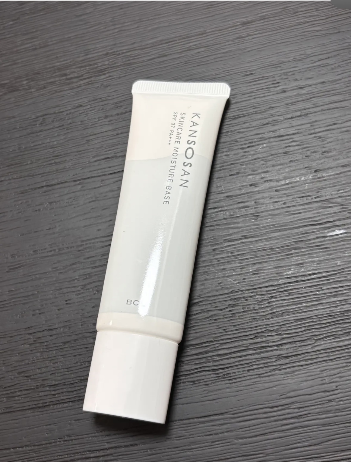  乾燥さん
保湿力スキンケア下地

････････････✮*｡ﾟ････････････✮*｡ﾟ････････････

塗っている時はそんなに保湿力が高い気がしないけど、メイク後の乾燥が改善！

冬場、乾燥時期でもメイクがカサカサし