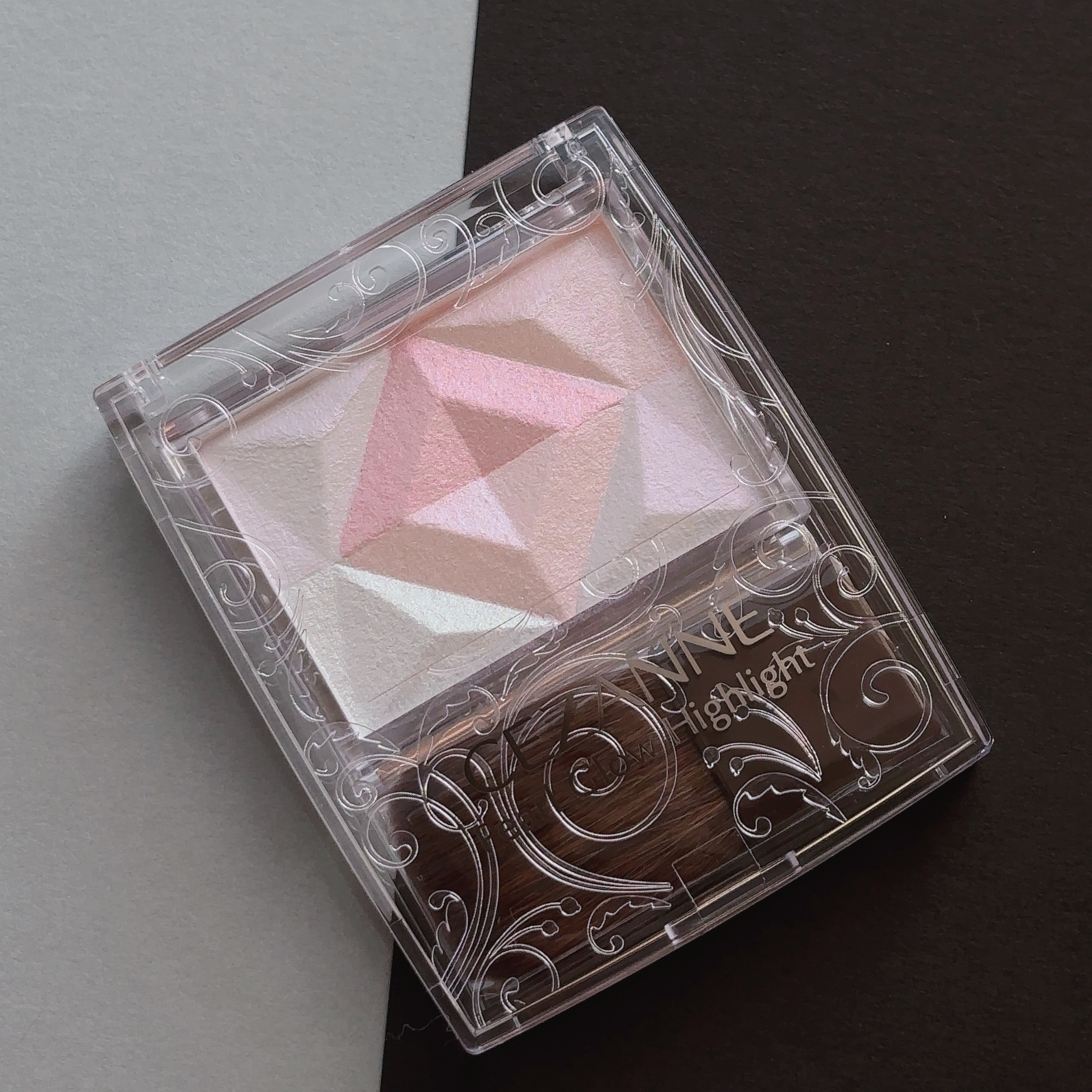 CEZANNE パールグロウハイライトのクチコミ「ハイライト大好き民のわたし、セザンヌのオーロラハイライト好きすぎて困る 本当にすごい、これ限定.....」（3枚目）