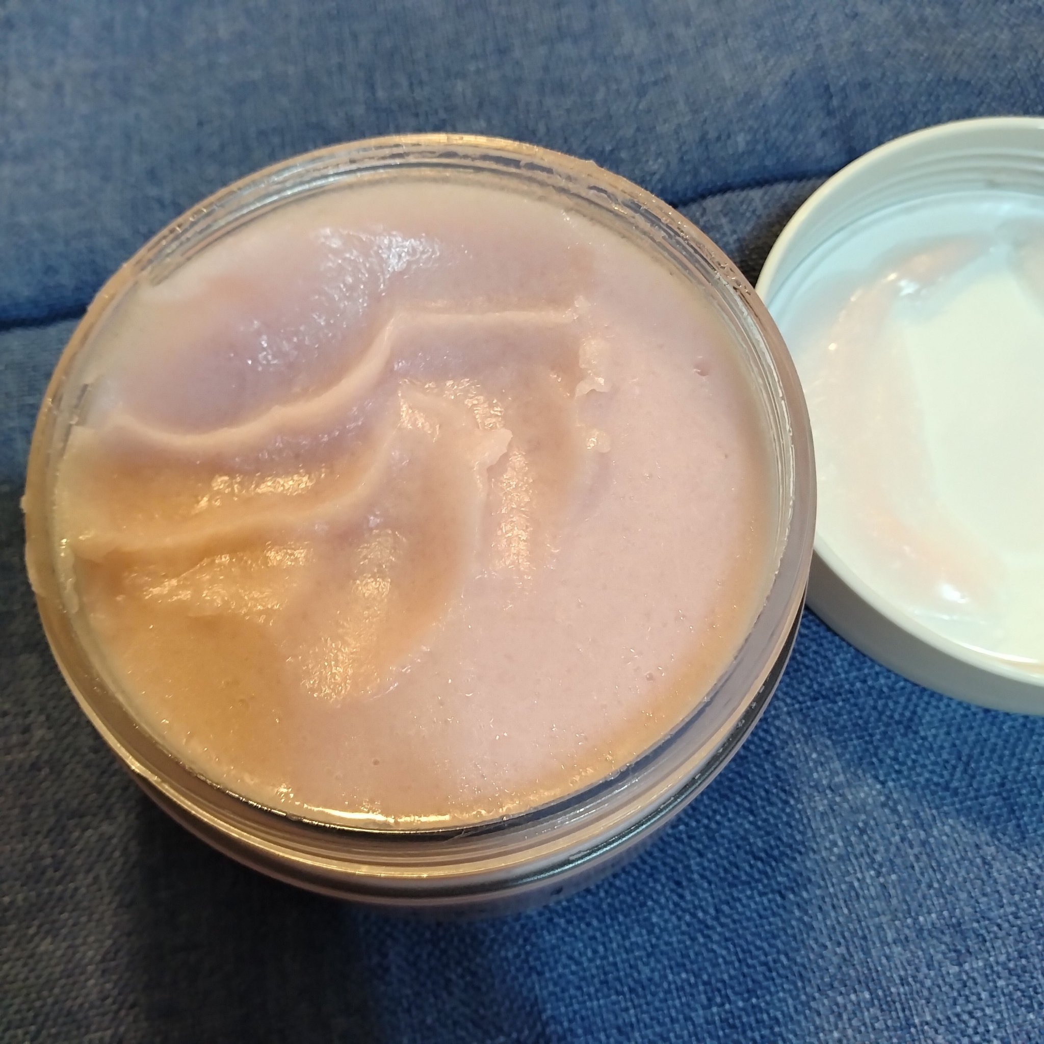 フレッシュクラウドスクラブ ラベンダー&ペア/アレンシア/ボディスクラブを使ったクチコミ（2枚目）