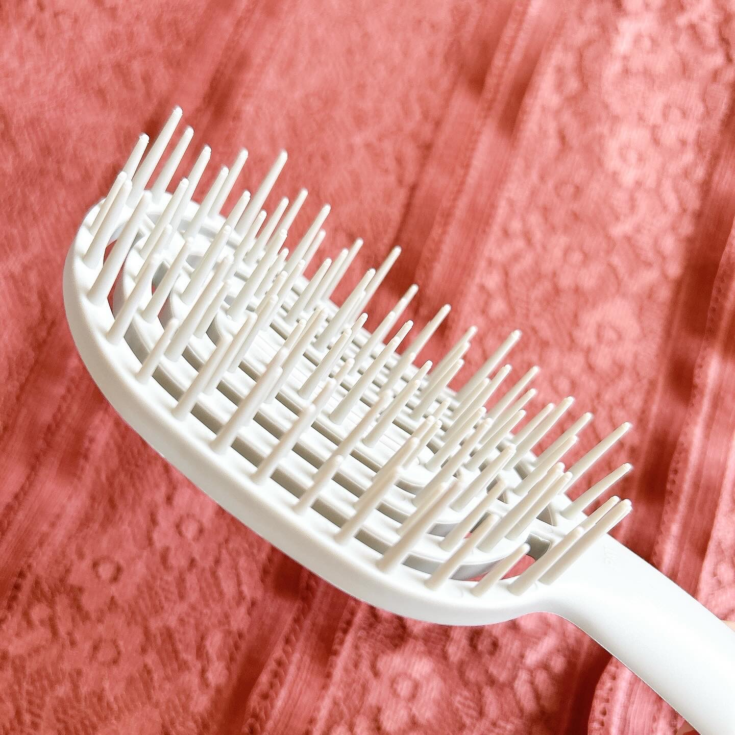 ビー・エヌ ユニークリー 4wayスムースヘアブラシのクチコミ「UNIQREE
4wayスムースヘアブラシ

ヘアブロー・セット・スカルプケア・トリートメント.....」（3枚目）