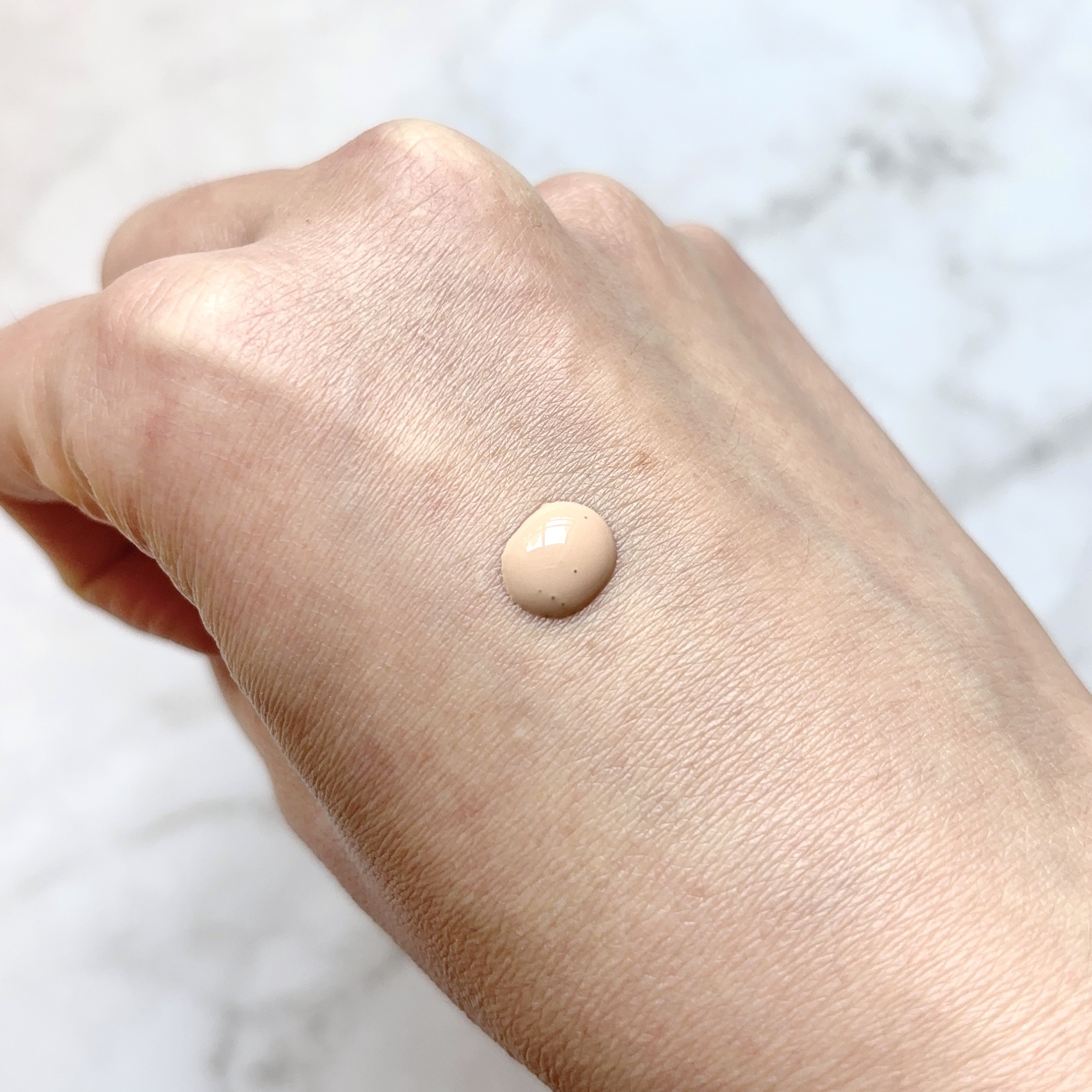 エッセンス スキングロウ ファンデーション/SHISEIDO/リキッドファンデーションを使ったクチコミ（2枚目）