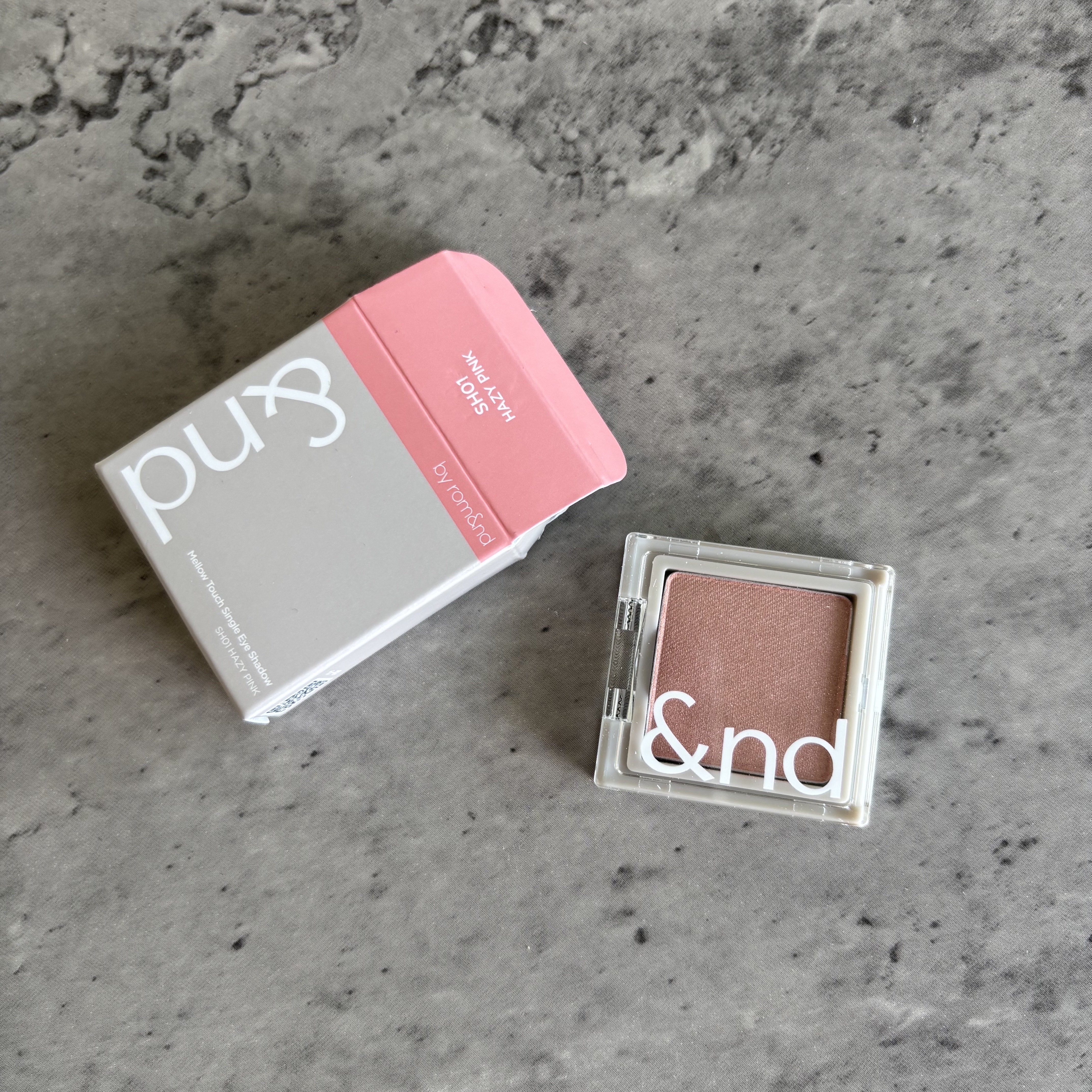 メロウタッチシングルアイシャドウ/&nd by rom&nd/単色アイシャドウを使ったクチコミ（2枚目）