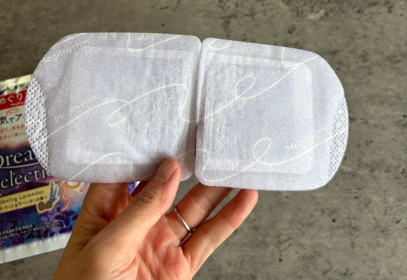 めぐりズム 蒸気でホットアイマスク Dreamy Selection Relaxing Lavender シダーウッド&ラベンダーの香り/めぐりズム/ホットアイマスクを使ったクチコミ(3枚目)