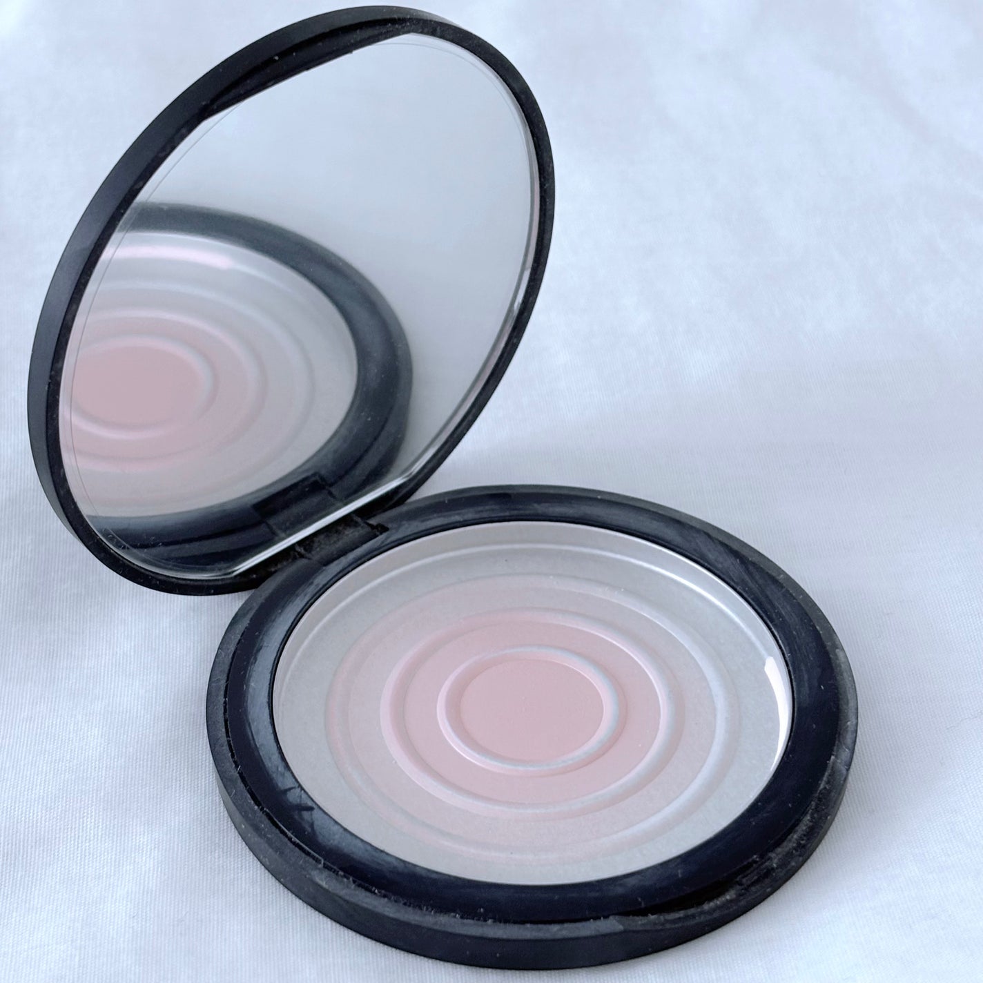 ソフトマット アドバンスト パーフェクティングパウダー/NARS/プレストパウダーを使ったクチコミ(5枚目)