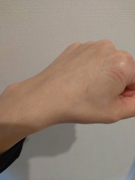 HIROKO on LIPS 「INTELLIGEEXサンプロテクターWPエッセンスモイスチュ..」(5枚目)