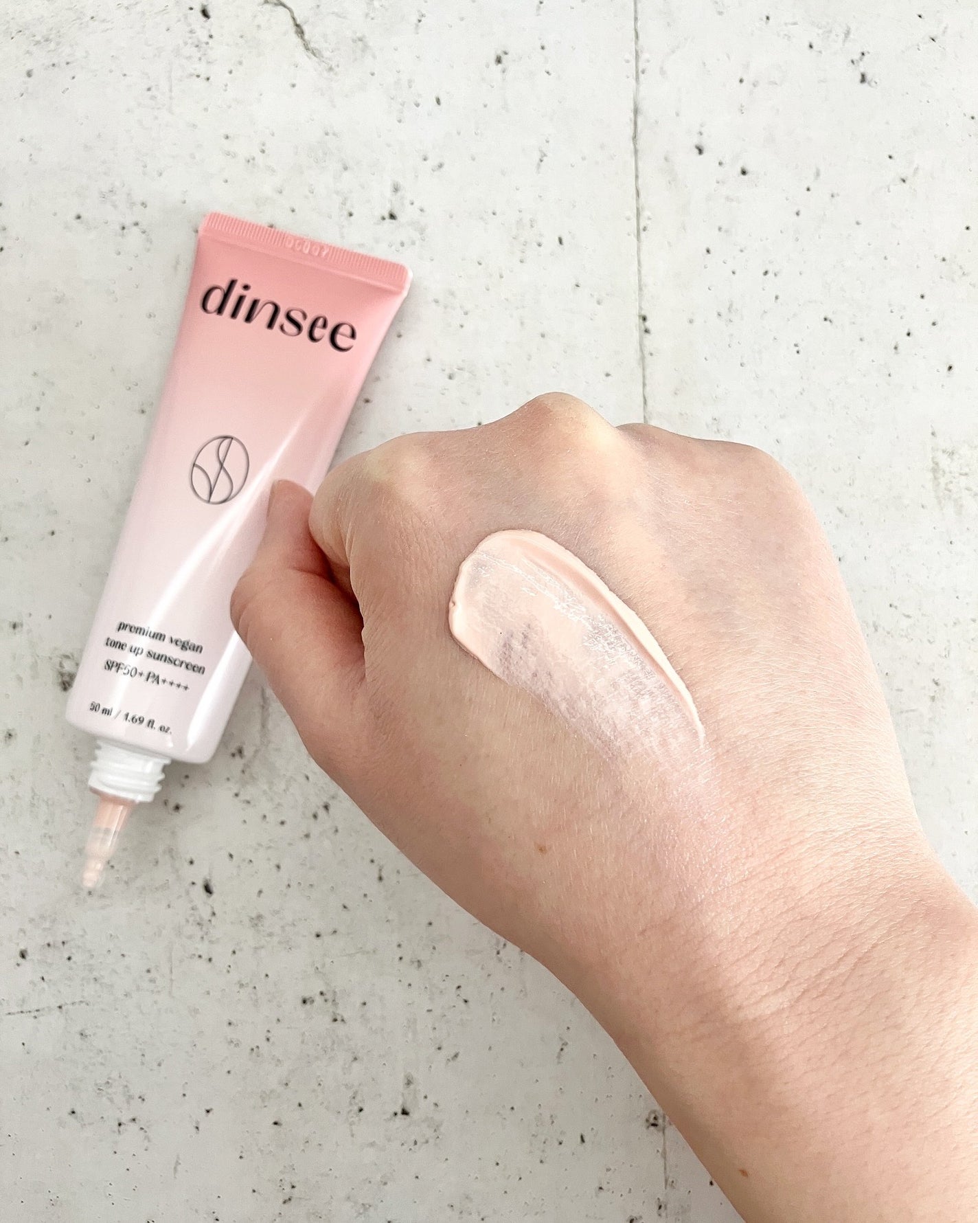 プレミ アムビーガン トーンアップ日焼け止め SPF50+PA++++/dinsee/日焼け止めミルクを使ったクチコミ(2枚目)