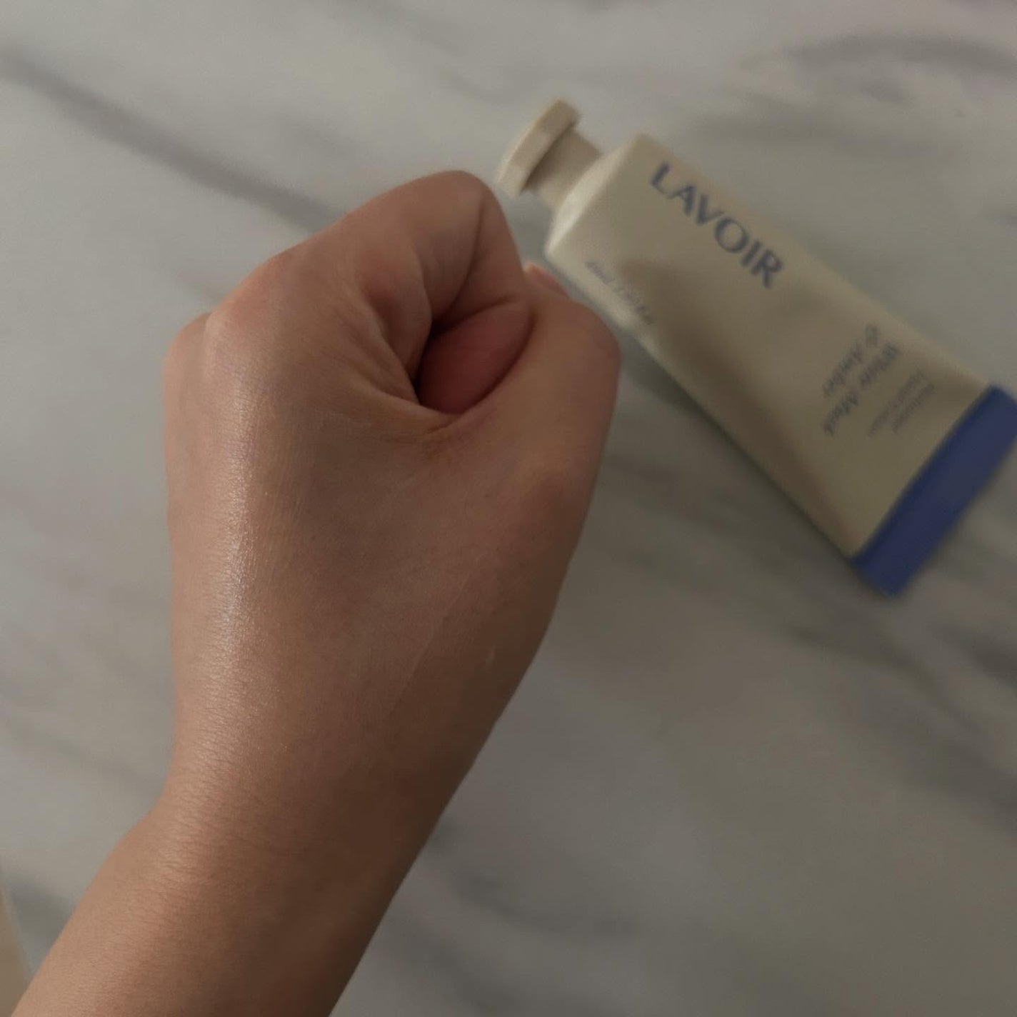 パフュームハンドクリーム ホワイトムスク&アンバー/LAVOIR/ハンドクリームを使ったクチコミ(4枚目)