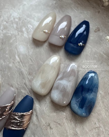 じーなღセルフネイル on LIPS 「SHINYGELさんの新色🤍グレージュ大好き民としてまたお気に..」(4枚目)