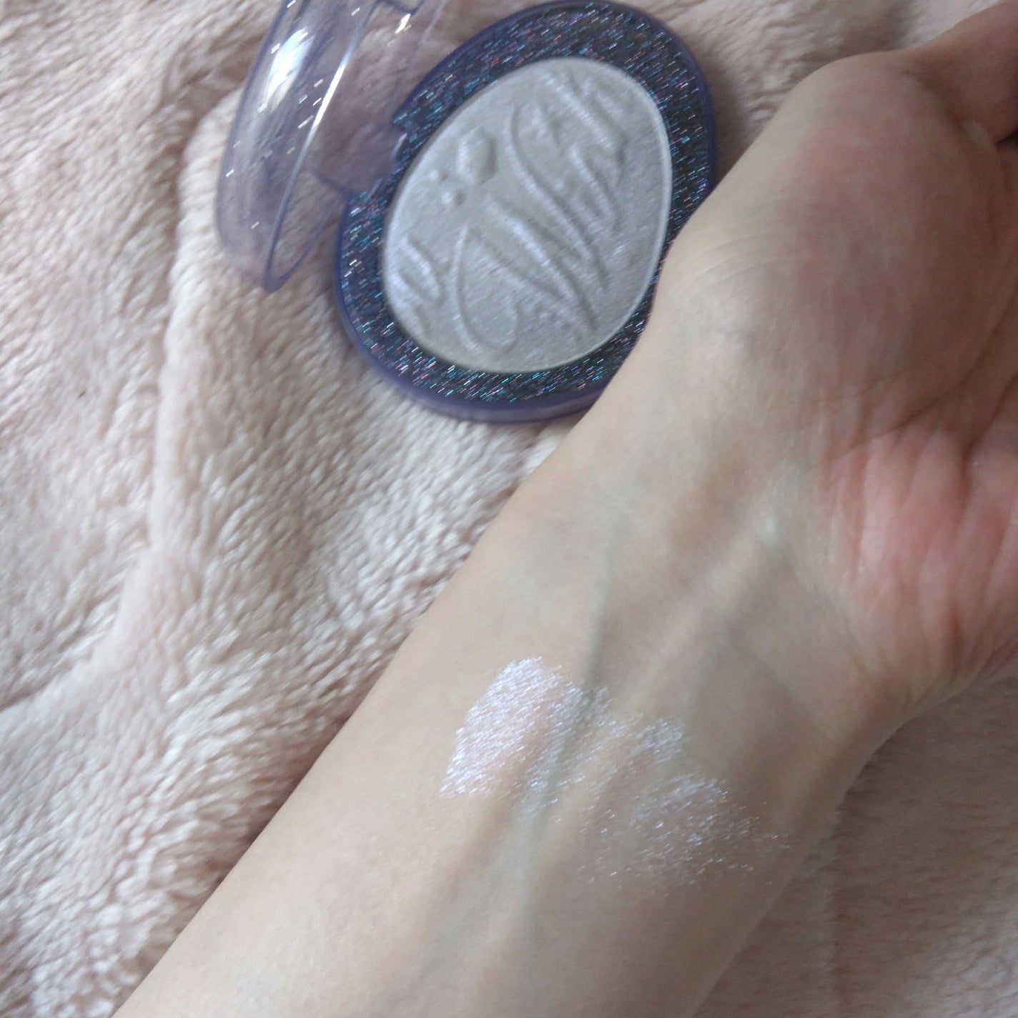 フィー グリッツストーンハイライター/fwee/パウダーハイライトを使ったクチコミ(3枚目)