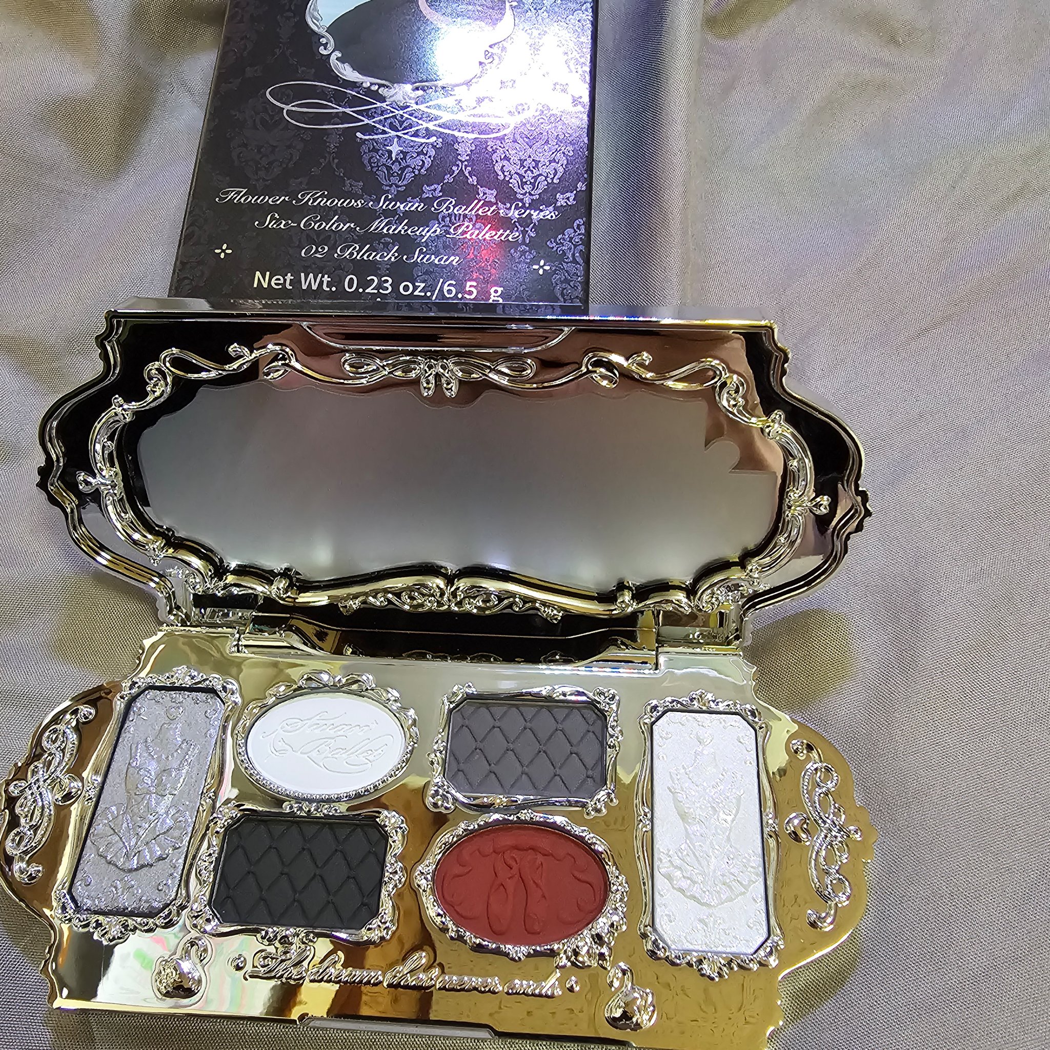 フラワーノーズスワンバレエシリーズ アイシャドウパレット/FlowerKnows/アイシャドウパレットを使ったクチコミ（3枚目）