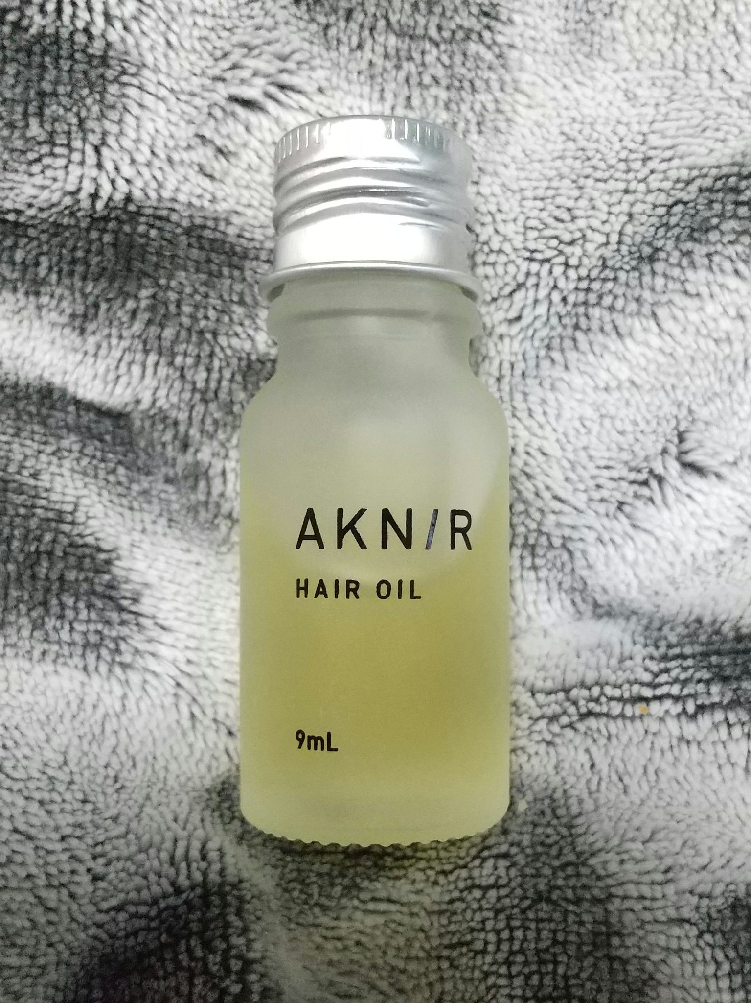 AKNIR プレミアムモイストヘアオイルのクチコミ「【使った商品】プレミアムモイストヘアオイル
【商品の特徴】ヘアオイル
【使用感】しっとり
【良.....」（3枚目）