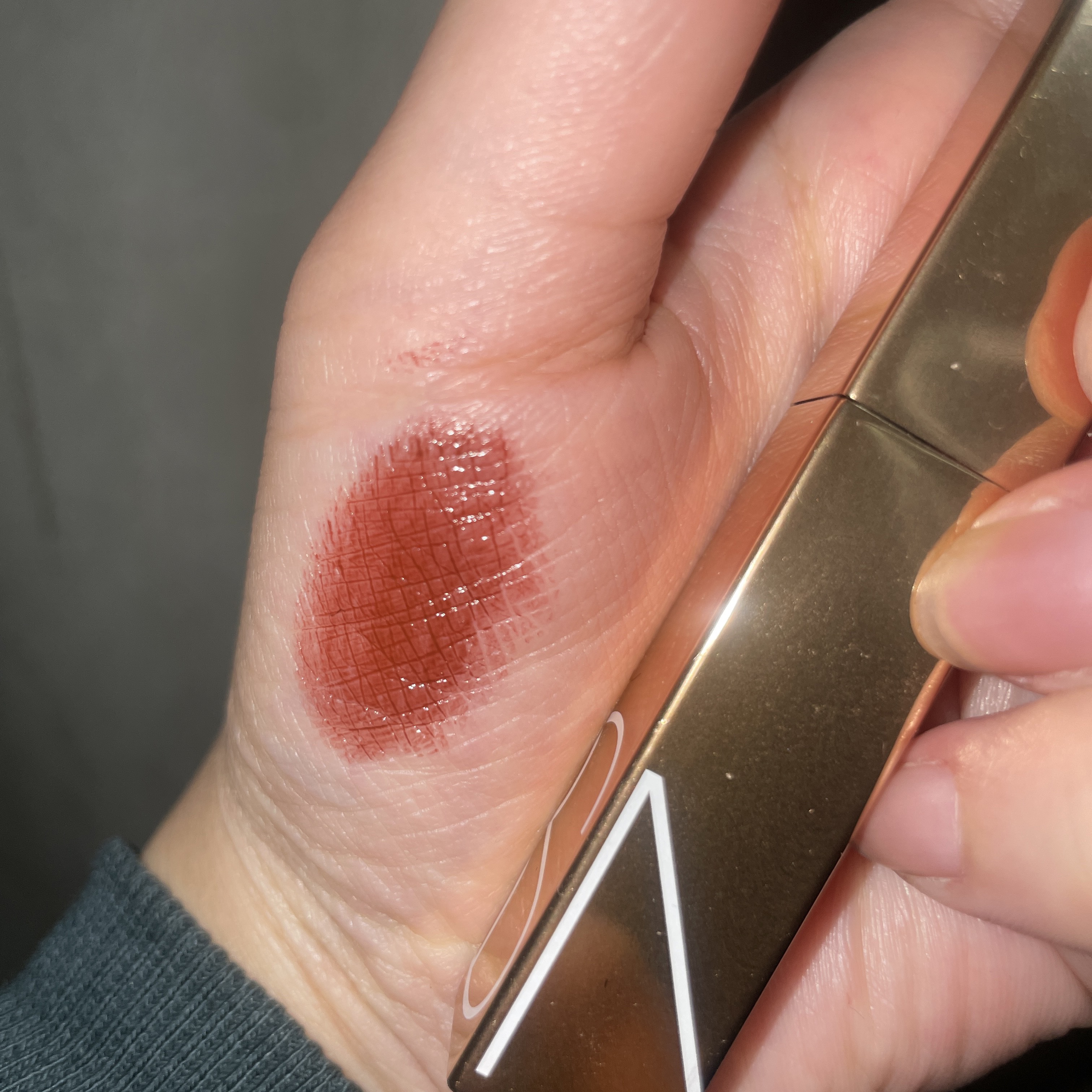 アフターグロー　センシュアルシャイン　リップスティック 225 SHOW OFF/NARS/口紅を使ったクチコミ（1枚目）