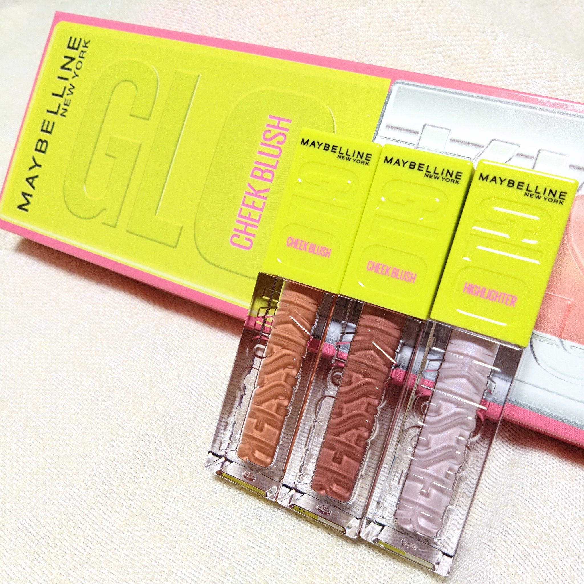 グローキッサー チークブラッシュ／グローキッサー ハイライター 25 秘めた心のブルーラメ/MAYBELLINE NEW YORK/リキッドチークを使ったクチコミ（1枚目）