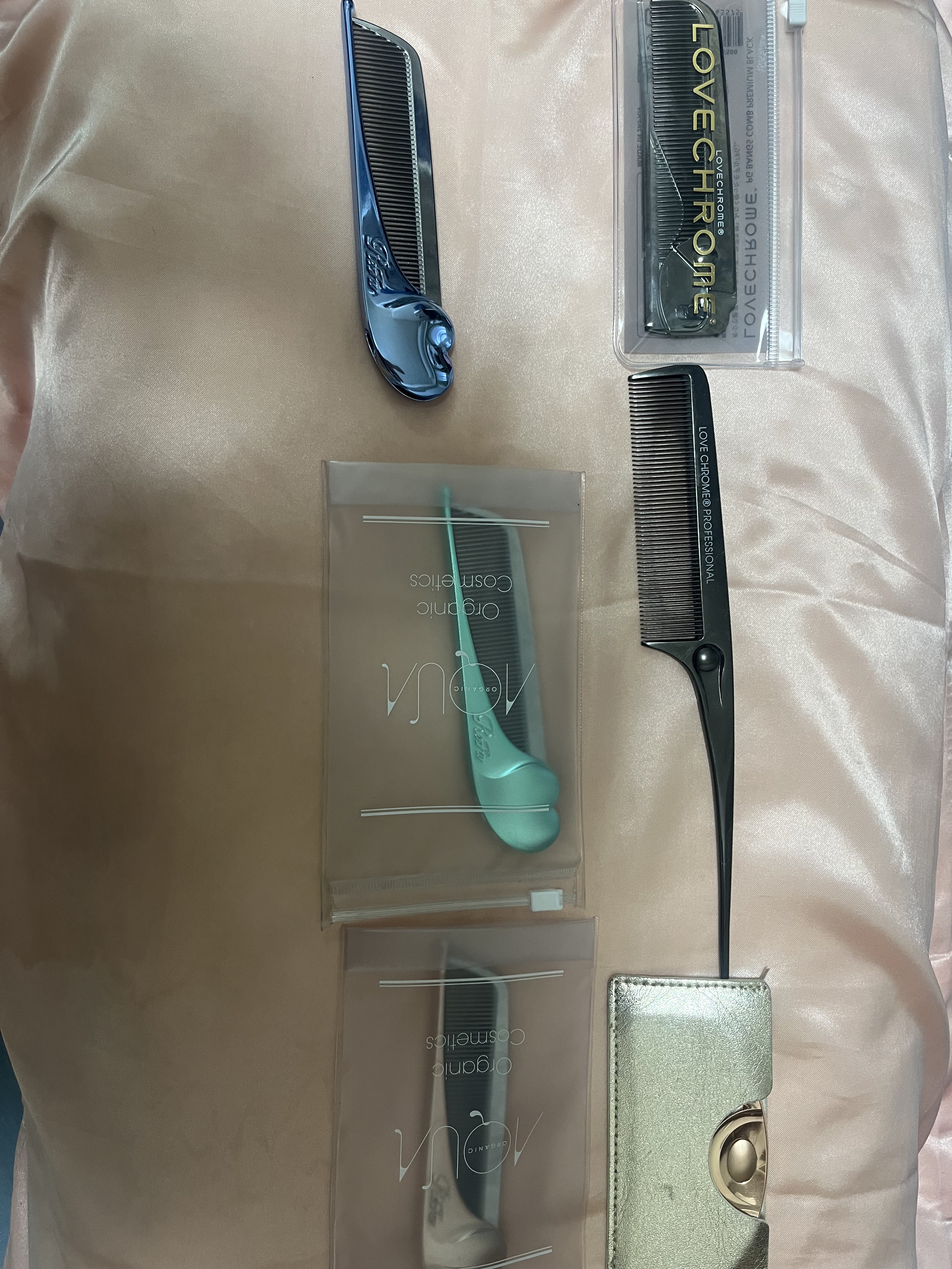 K24GPツキ ローズゴールド/LOVECHROME/ヘアコームを使ったクチコミ（2枚目）