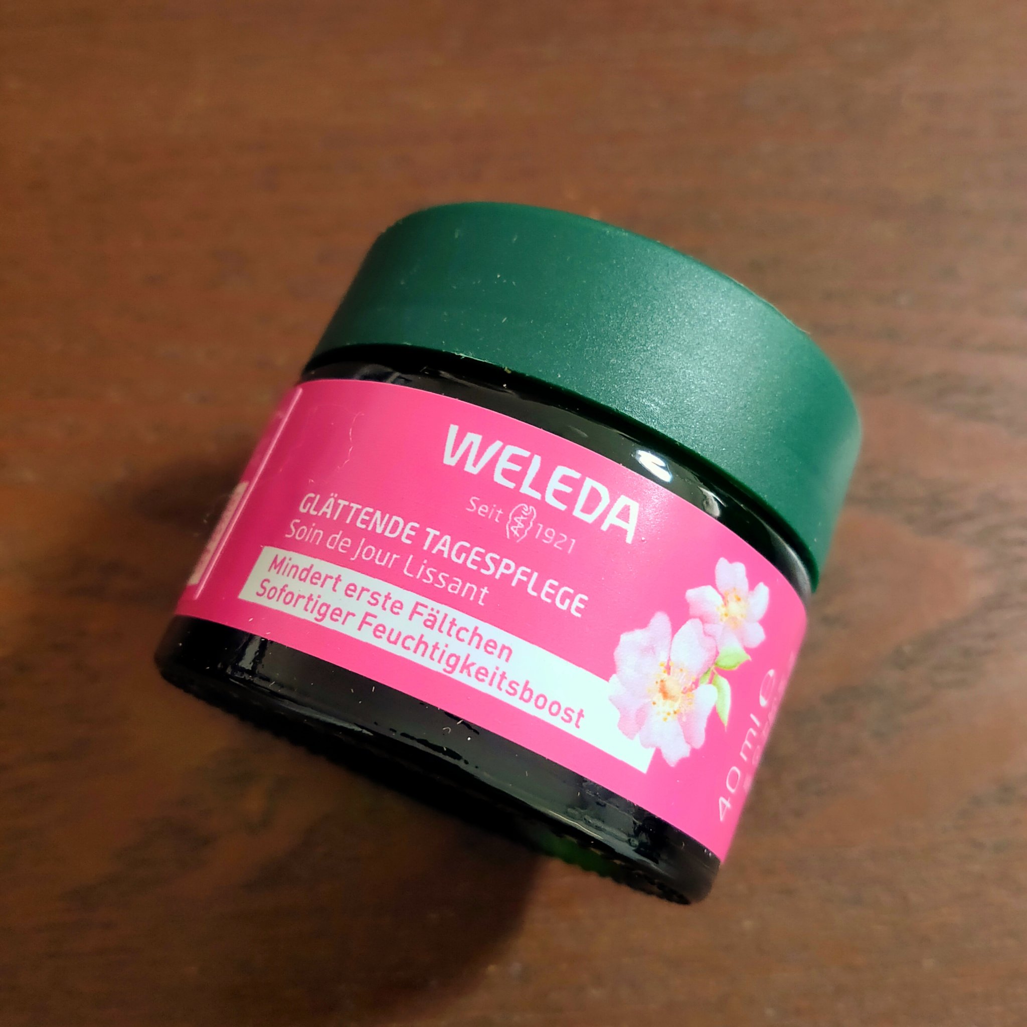 WELEDA ワイルドローズ スムージングデイクリームのクチコミ「朝使ってみています。紫外線が強い時はちょっと心配なので使っていませんが、ベタつかず肌がしっとり.....」（1枚目）