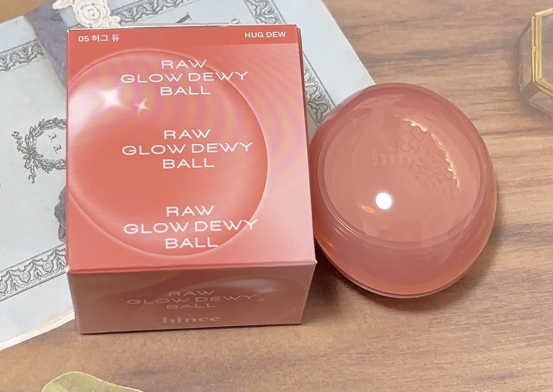 ロウグロウデューイーボール 10 クールローズデュー/hince/リップバームを使ったクチコミ（2枚目）