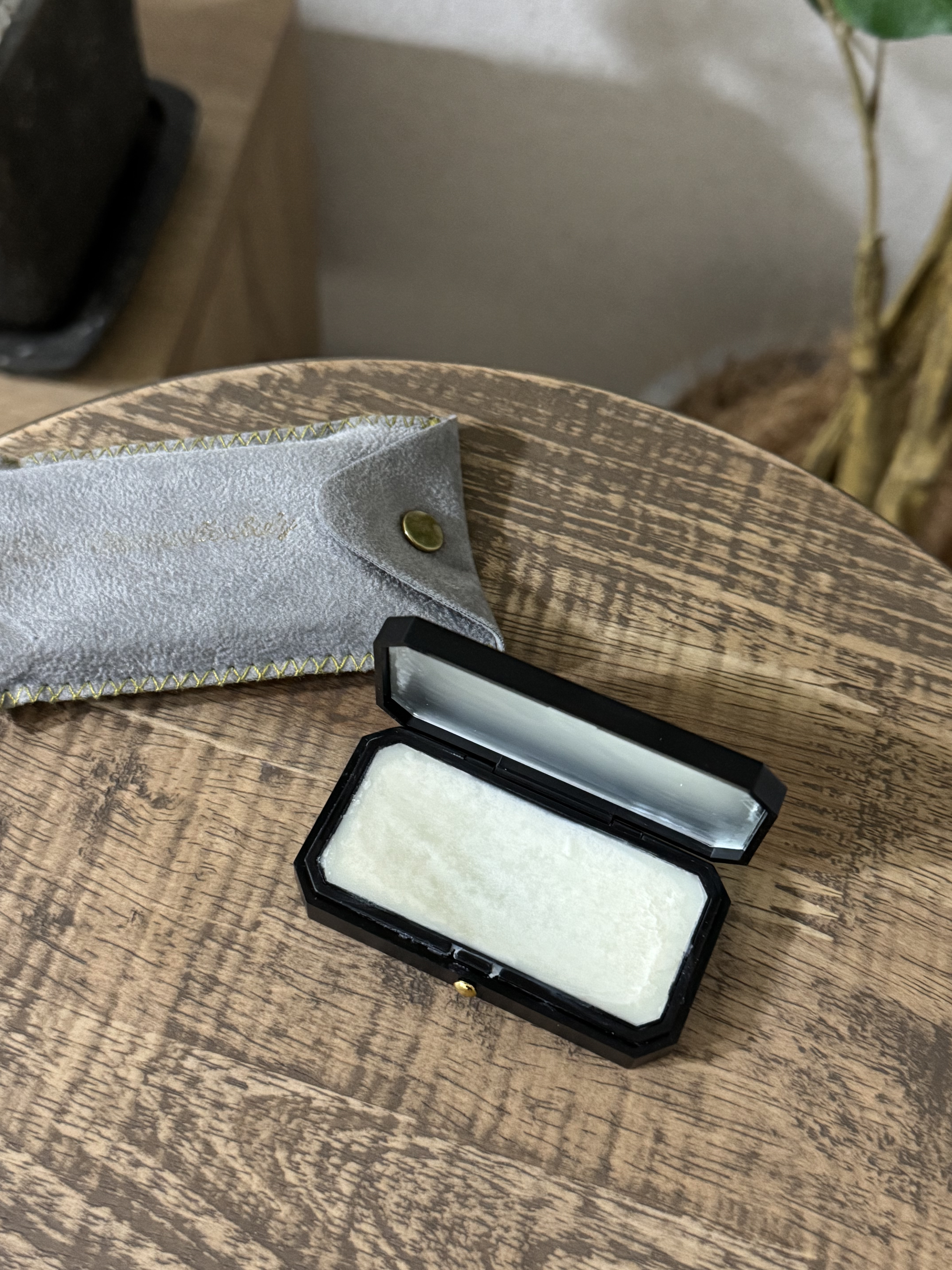 ボーム・デ・ミューズ/オフィシーヌ・ユニヴェルセル・ビュリー/リップバームを使ったクチコミ（3枚目）