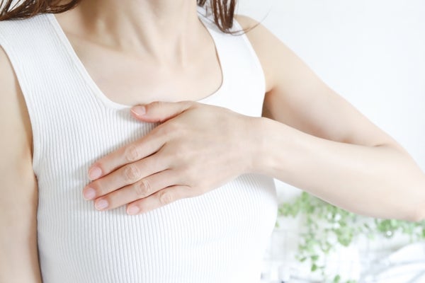 バストケアとは?美しいバストを保つためのマッサージやセルフケア方法を紹介
