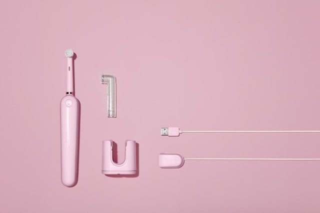 電動歯ブラシの正しい使い方!間違いを直して適切な持ち方・ブラシの当て方を覚えようのサムネイル