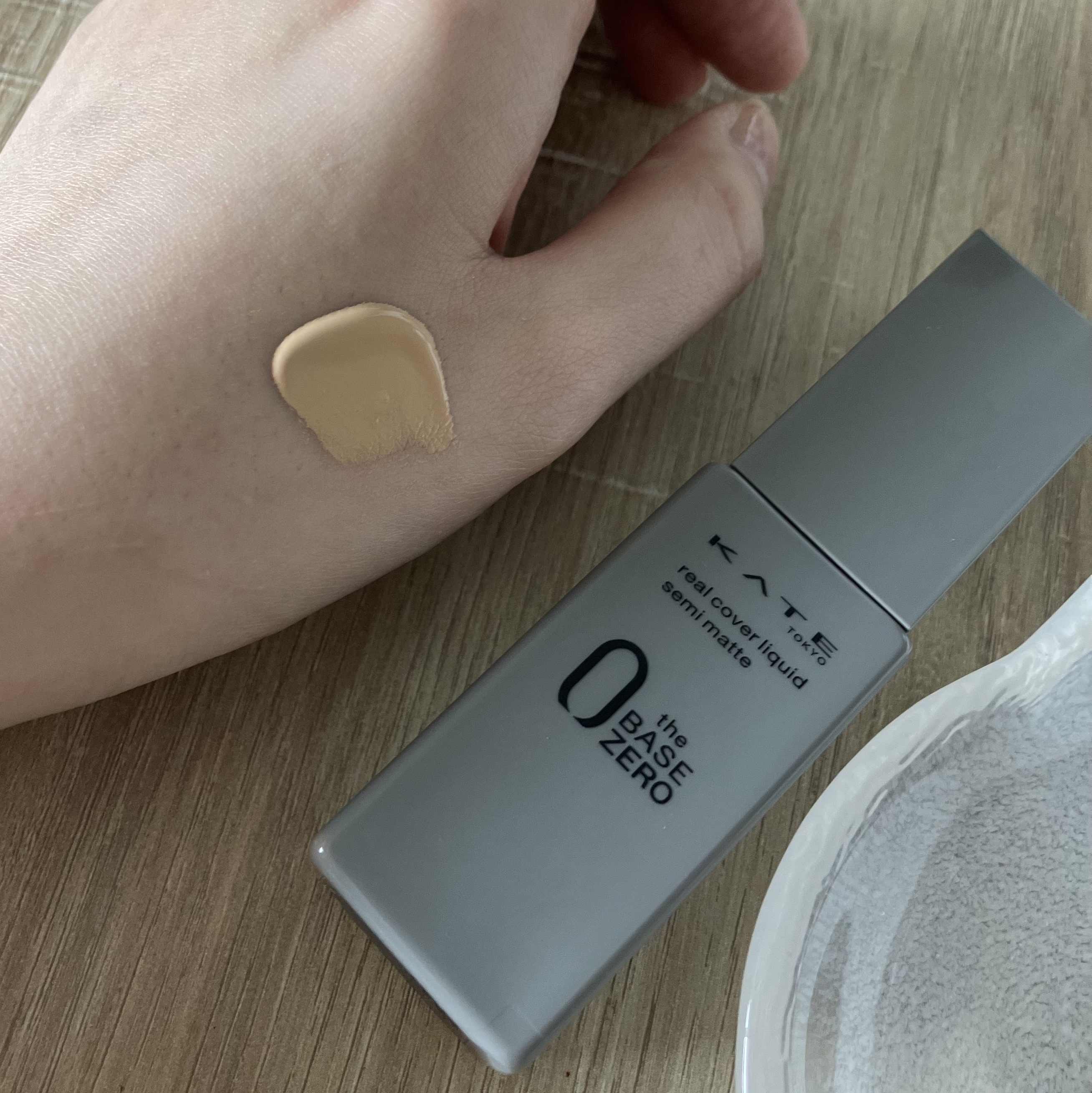 KATE リアルカバーリキッド（セミマット）のクチコミ「脂性肌用のファンデーションないかなーと思っていたら、こちらの商品のパッケージに「脂性肌」の文字.....」（2枚目）