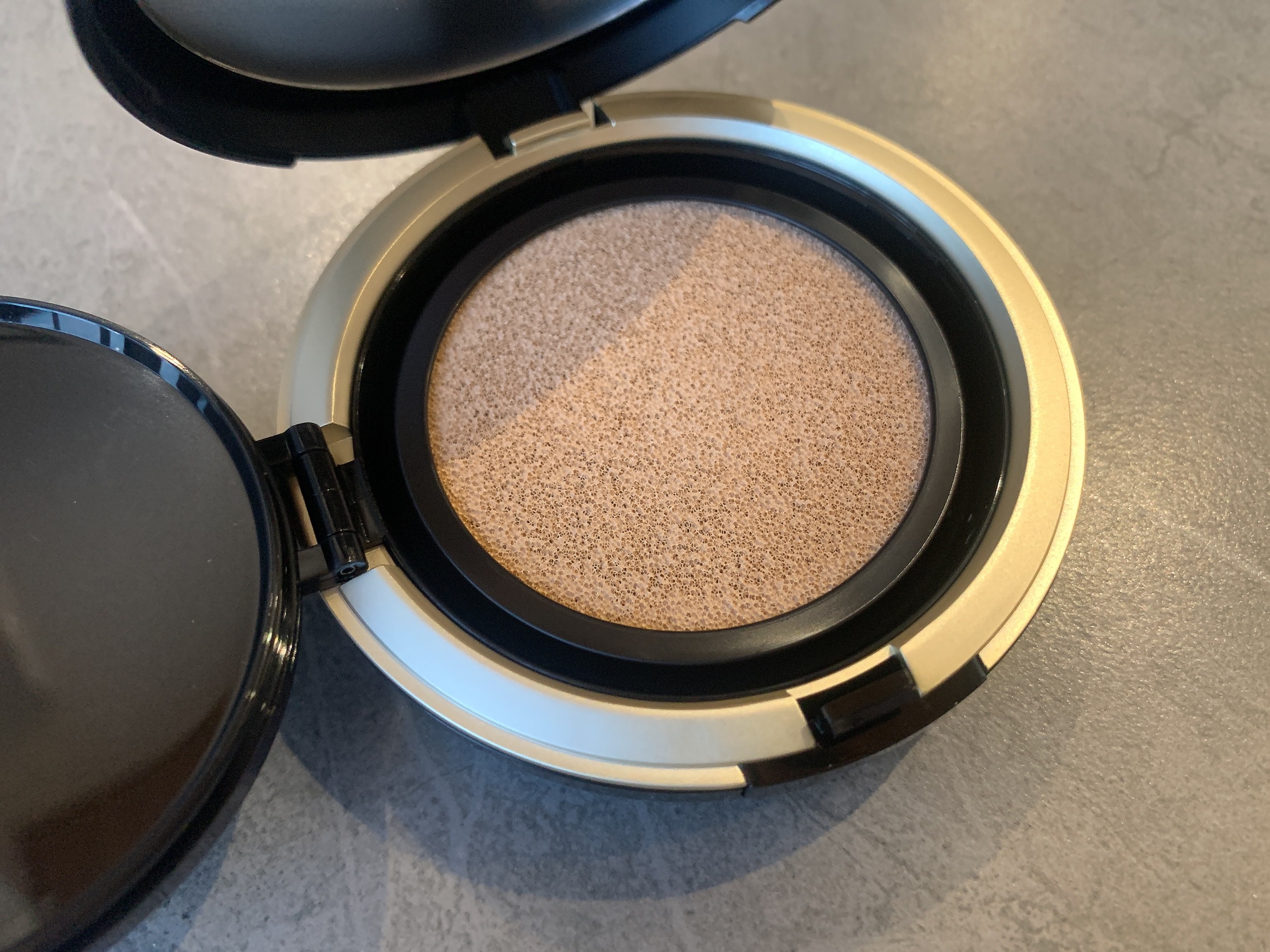 HARIAS　薬用クッションファンデーション/HARIAS/クッションファンデーションを使ったクチコミ（2枚目）