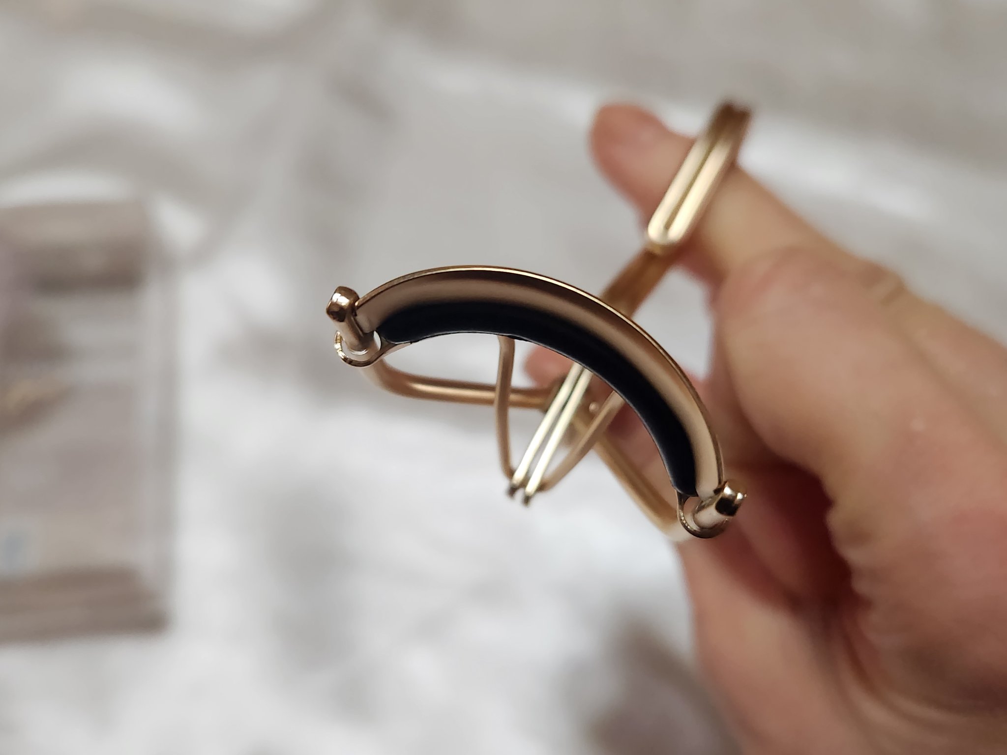 キャッチ&アップカーラー/Aura U/ビューラーを使ったクチコミ（2枚目）