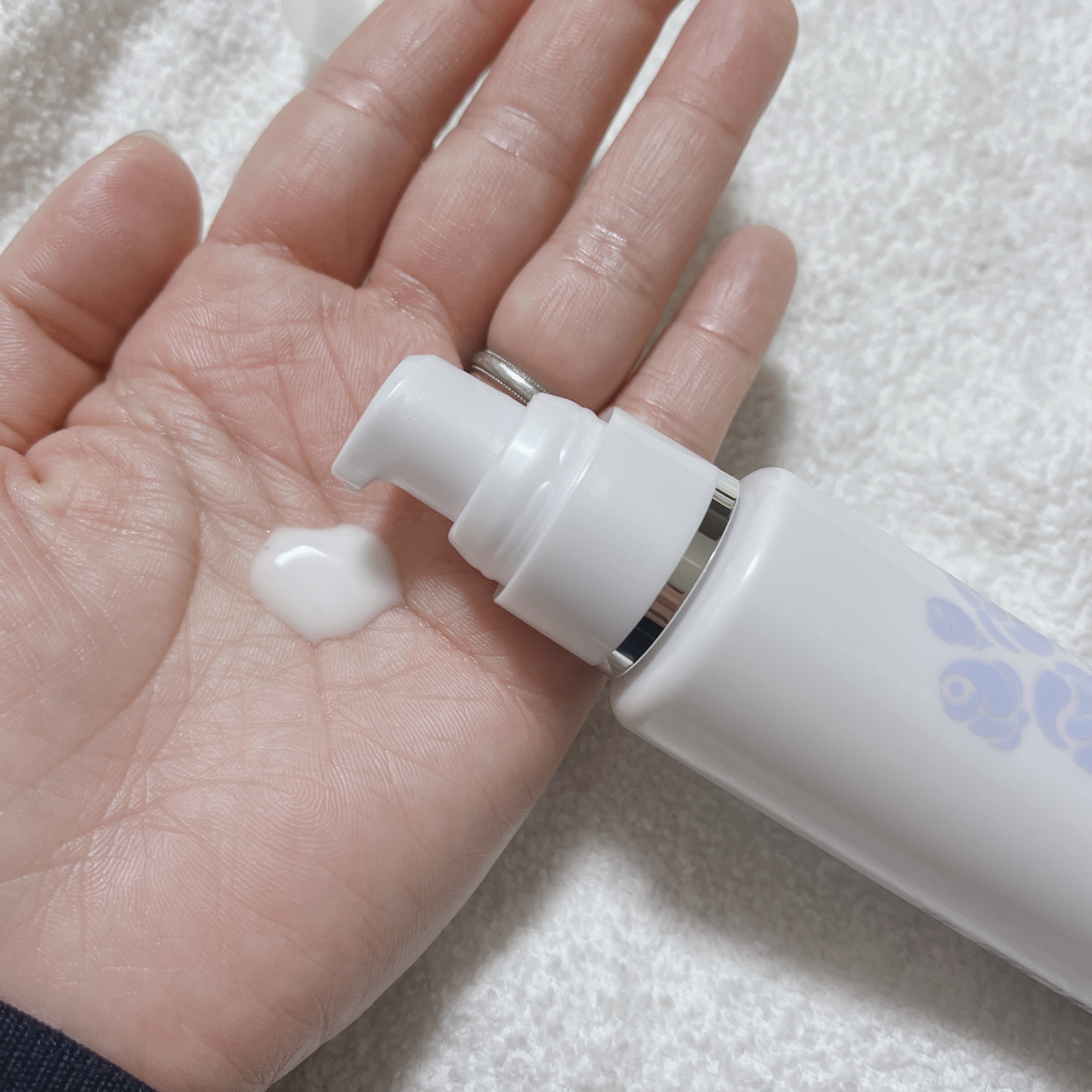 フリーリア 薬用美白エッセンスE/コープ/美容液を使ったクチコミ（2枚目）