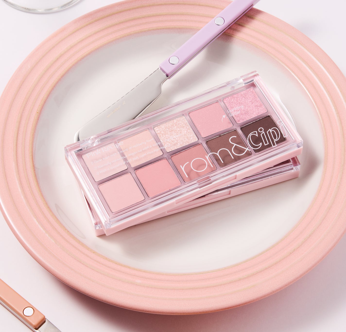 「CipiCipi(シピシピ)」と「rom&nd(ロムアンド)」が初コラボ!とびきり甘いピンクカラーの限定アイテムが登場!の画像