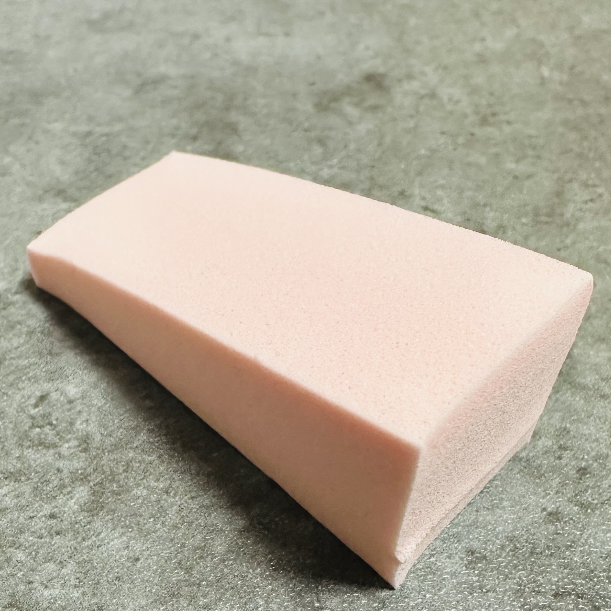 メイクアップスポンジ(バリューパック ウェッジ型 30個)/DAISO/パフ・スポンジを使ったクチコミ（3枚目）