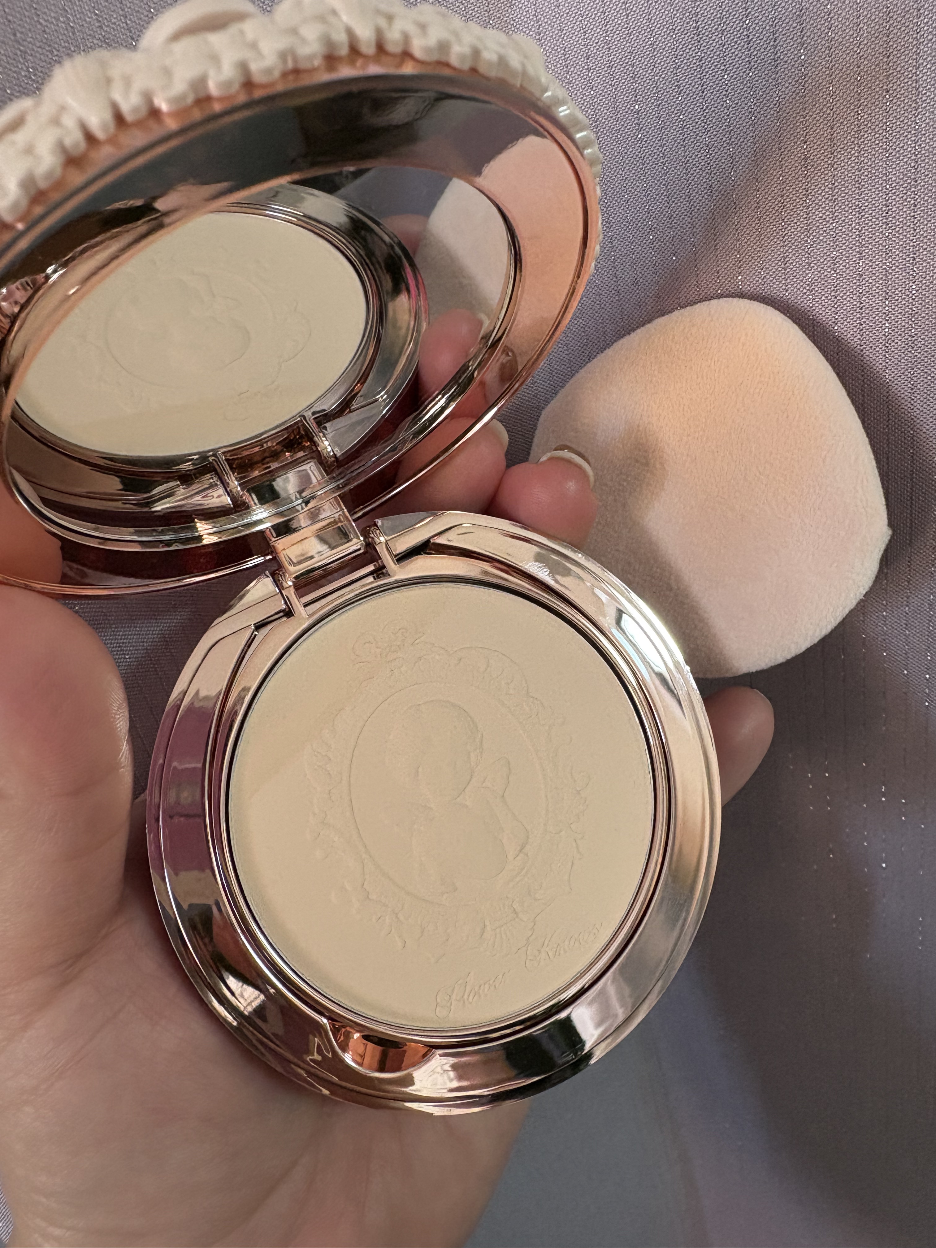 FlowerKnows ストロベリーキューピッドコレクション プレストパウダーのクチコミ「めっっっっちゃかわいい、フラワーノウズさんのプレストパウダー♡

甘い香りがしてきそうないちご.....」（3枚目）