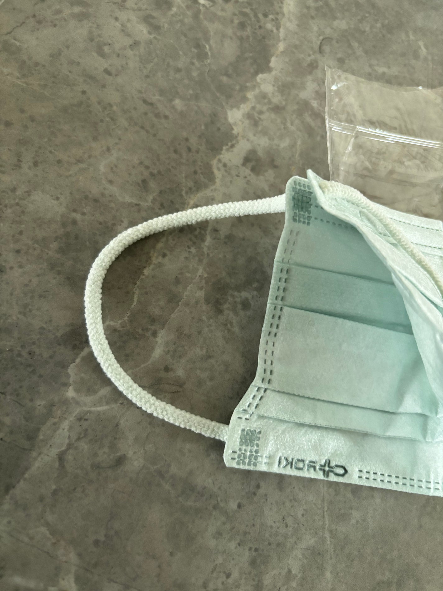 ちゃんまぃ on LIPS 「😷纏(まとい)カラーマスク新しいマスク❣️何だかんだマスクは手..」(3枚目)