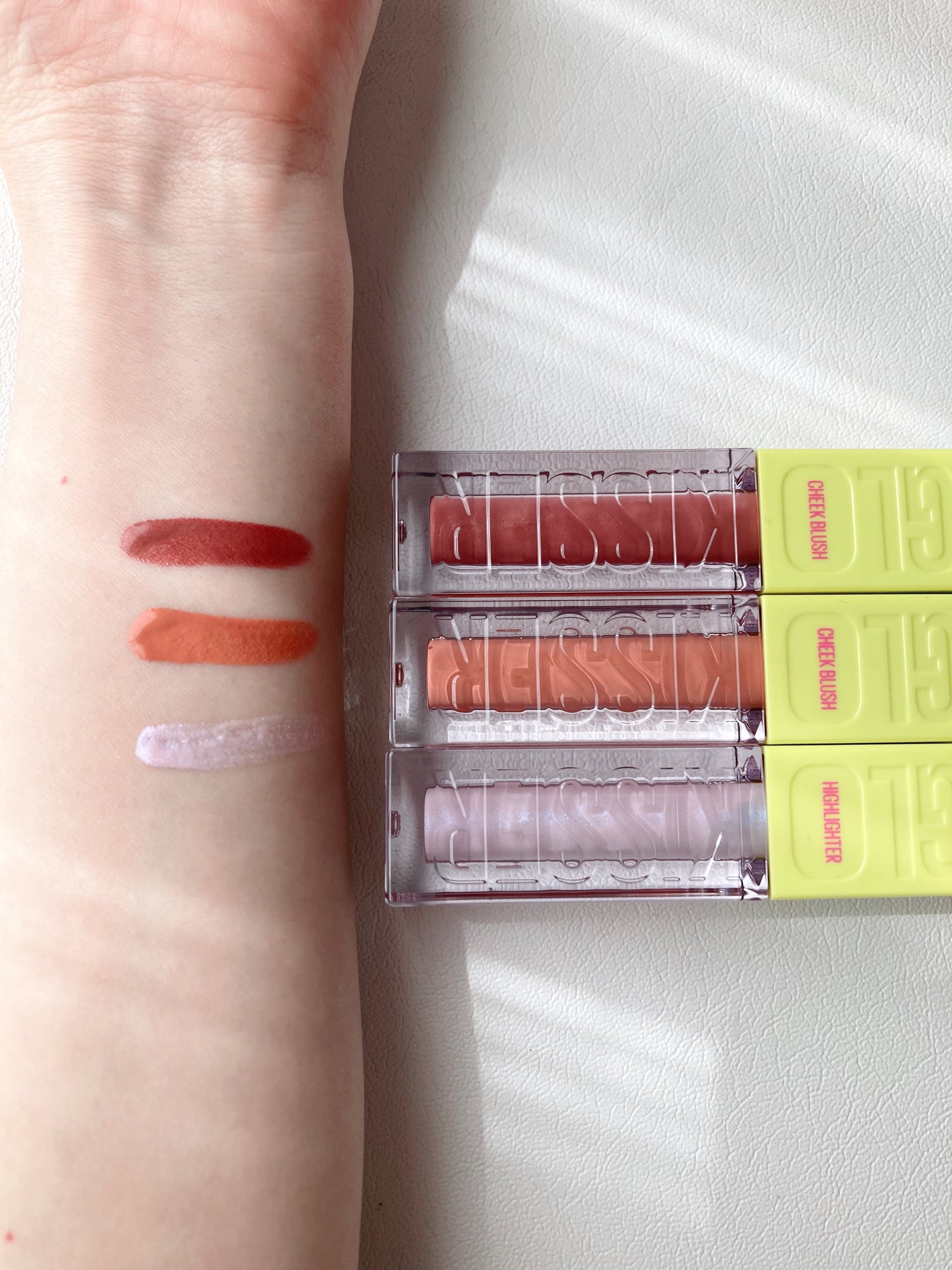 グローキッサー チークブラッシュ/グローキッサー ハイライター/MAYBELLINE NEW YORK/リキッドチークを使ったクチコミ(2枚目)