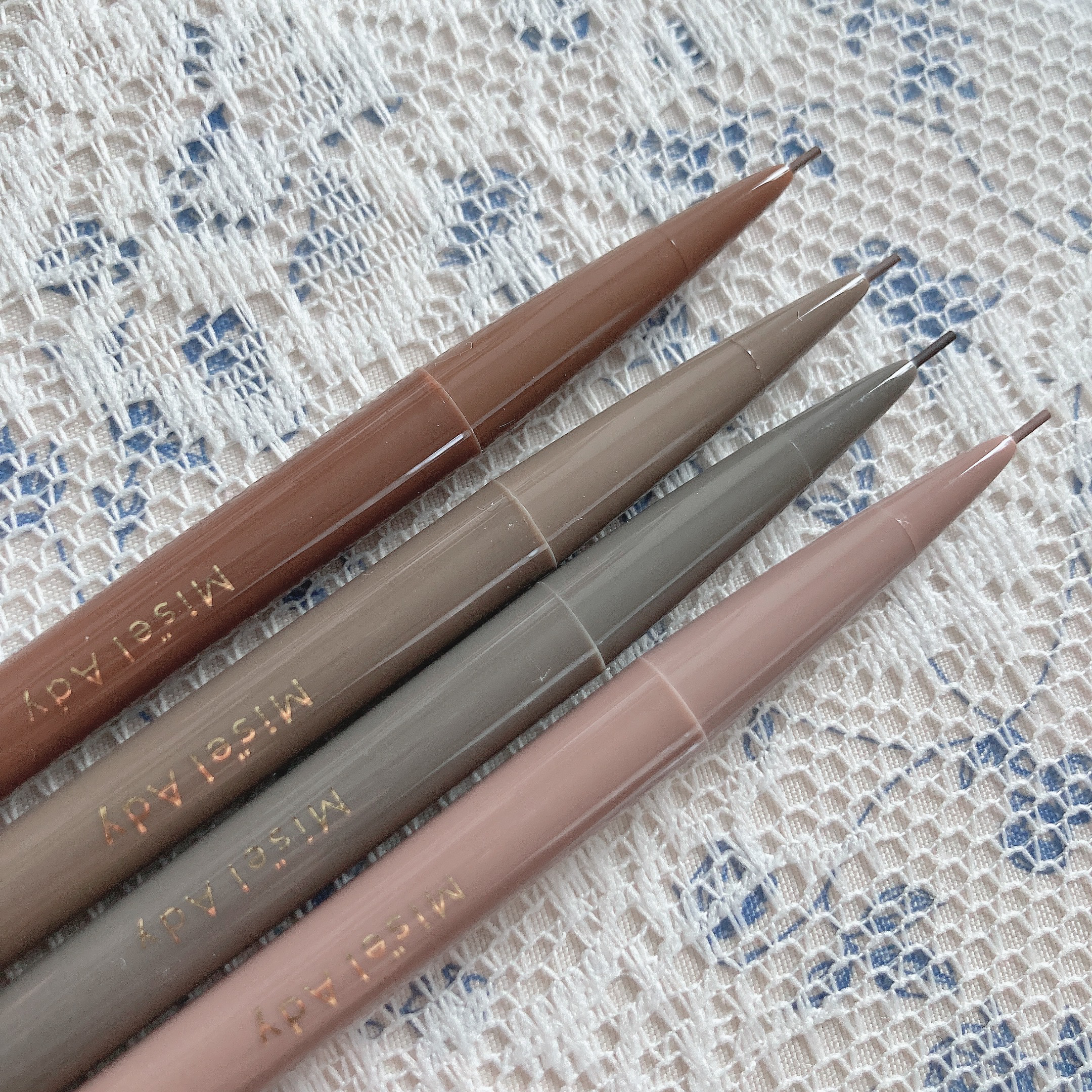 パウダリーアイブロウペンシルスリム 01 マイルドグレー/ミゼルエディ/アイブロウペンシルを使ったクチコミ（2枚目）