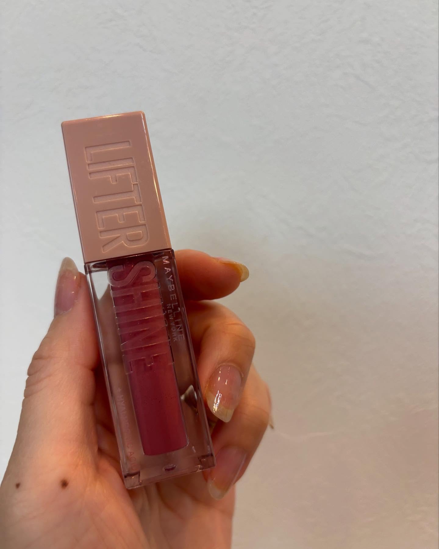 リフターシャイン 005 ペタルモーブ/MAYBELLINE NEW YORK/リップグロスを使ったクチコミ（2枚目）