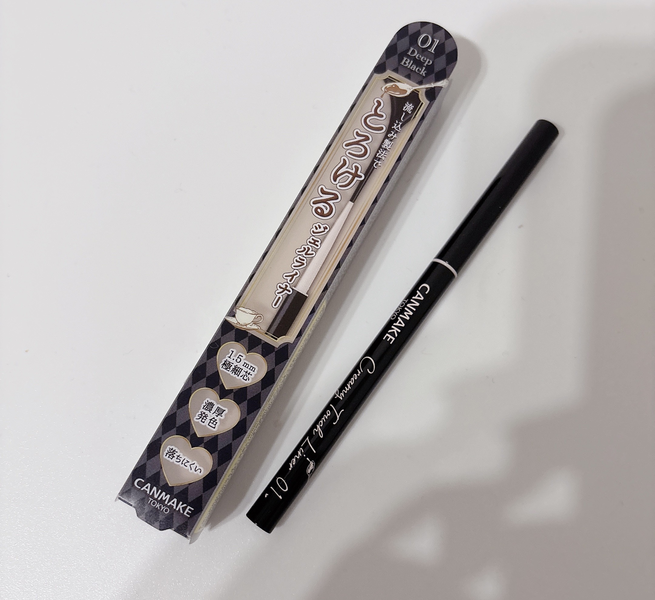 クリーミータッチライナーを使ってみたけど、
ーーーーーーーーーーーーーーーーーーーー

今まで使っていたアイライナーがなくなったので人気のキャンメイクのアイライナーを買いました！


折れやすいと聞いていたのでゆっくり出して使っています🙋