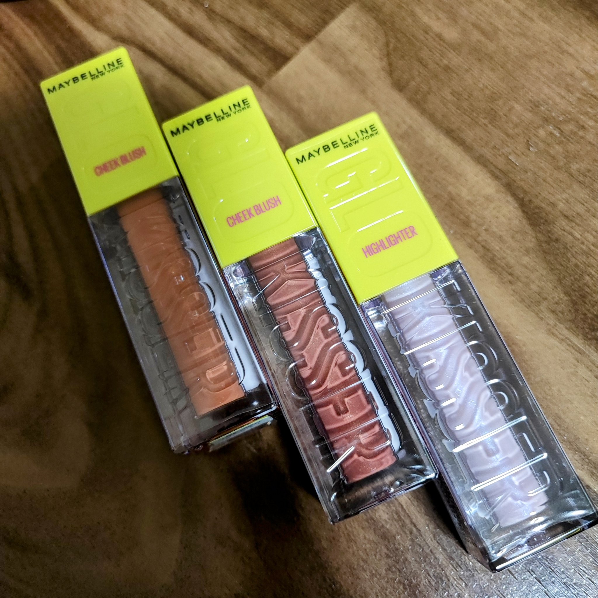 グローキッサー チークブラッシュ／グローキッサー ハイライター 04 恋焦がれダスティピンク/MAYBELLINE NEW YORK/リキッドチークを使ったクチコミ（2枚目）