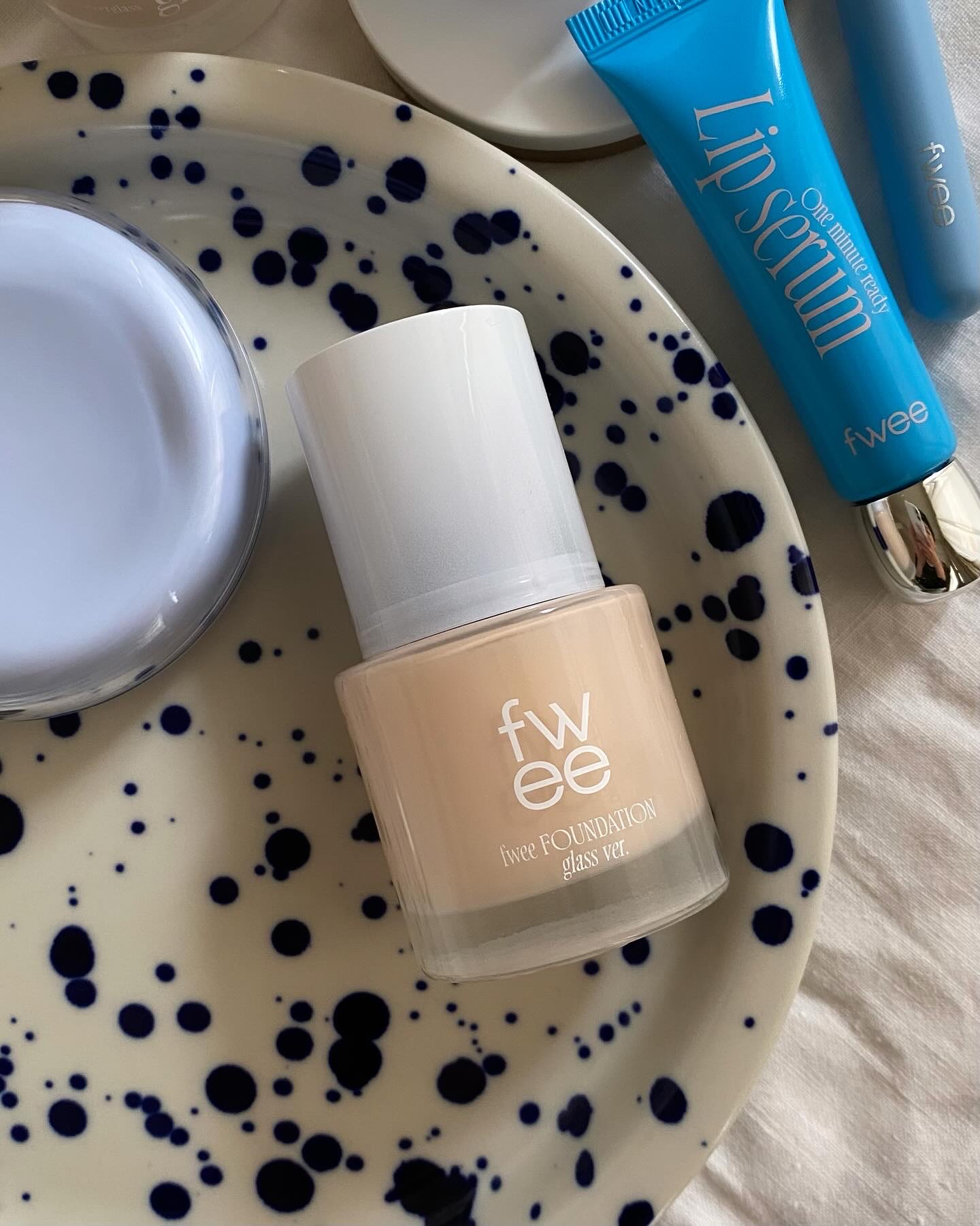 フィーファンデーションガラス/fwee/リキッドファンデーションを使ったクチコミ（1枚目）