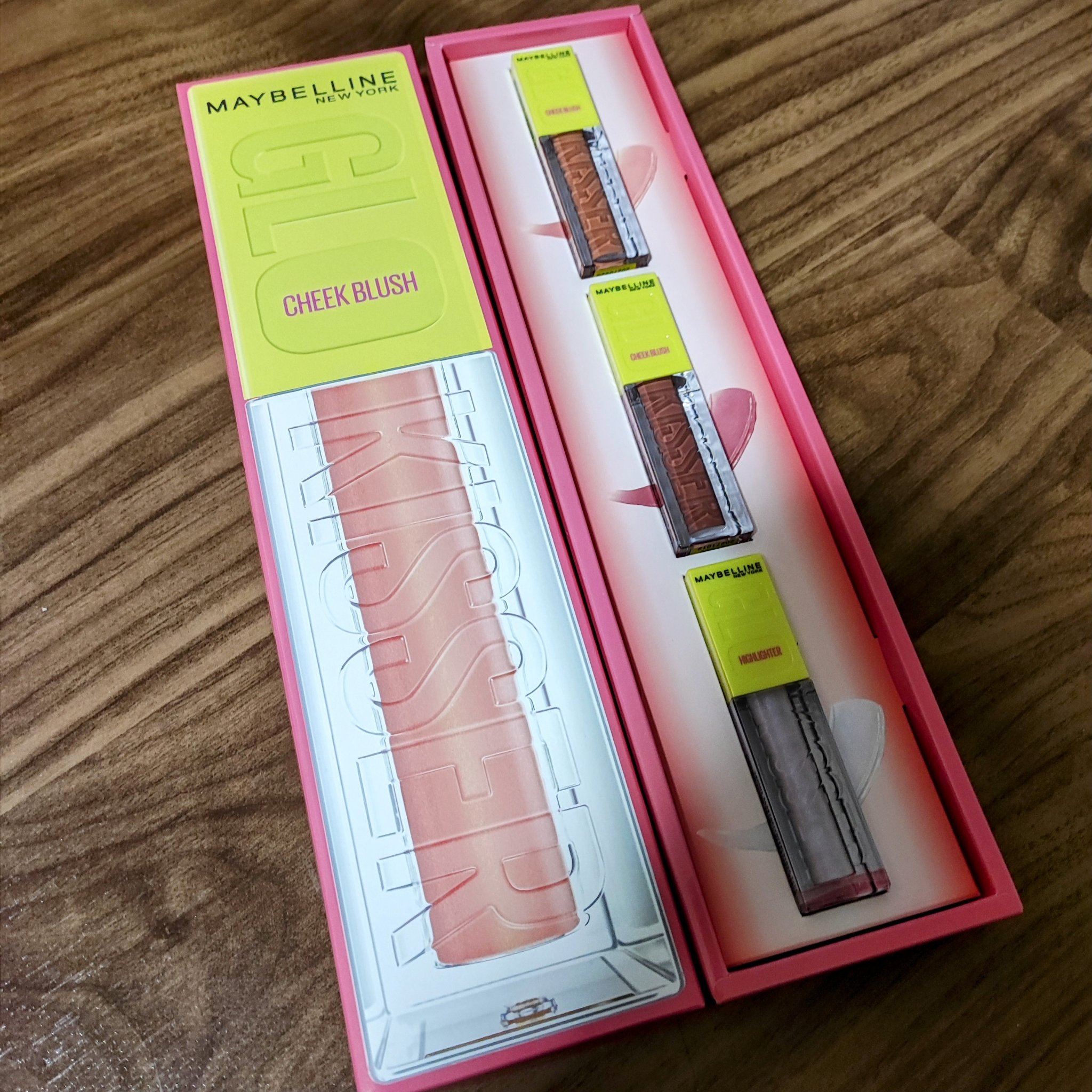 グローキッサー チークブラッシュ／グローキッサー ハイライター 04 恋焦がれダスティピンク/MAYBELLINE NEW YORK/リキッドチークを使ったクチコミ（1枚目）