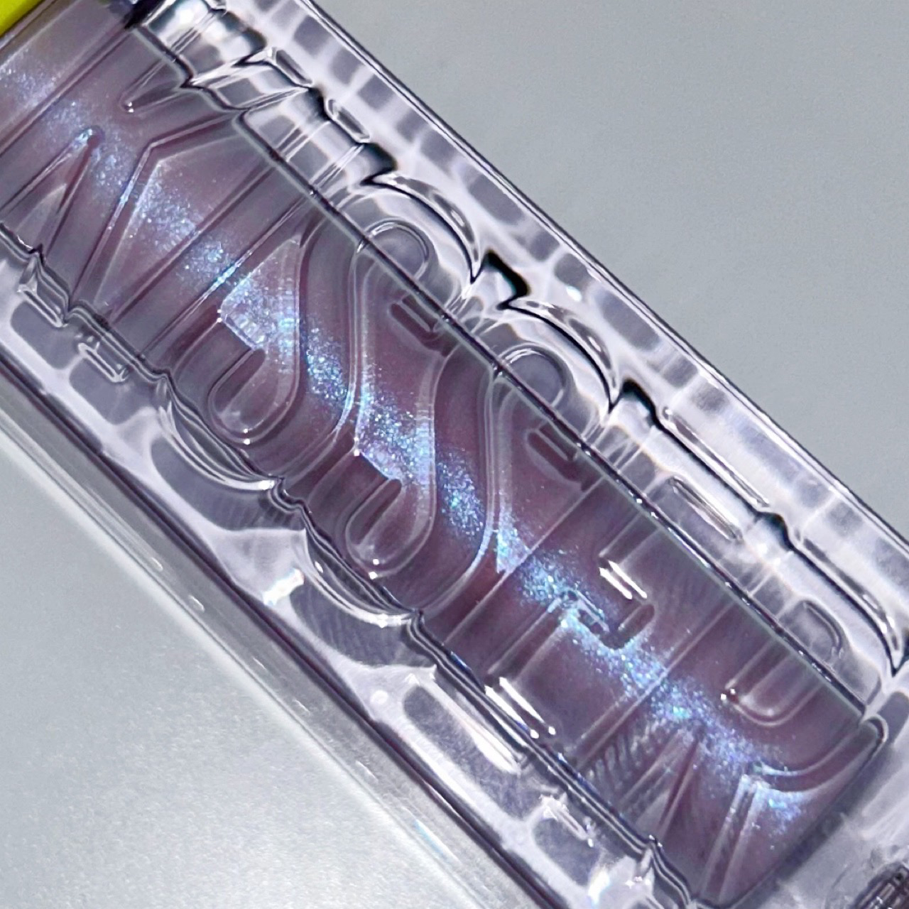 グローキッサー チークブラッシュ／グローキッサー ハイライター 25 秘めた心のブルーラメ/MAYBELLINE NEW YORK/リキッドチークを使ったクチコミ（1枚目）