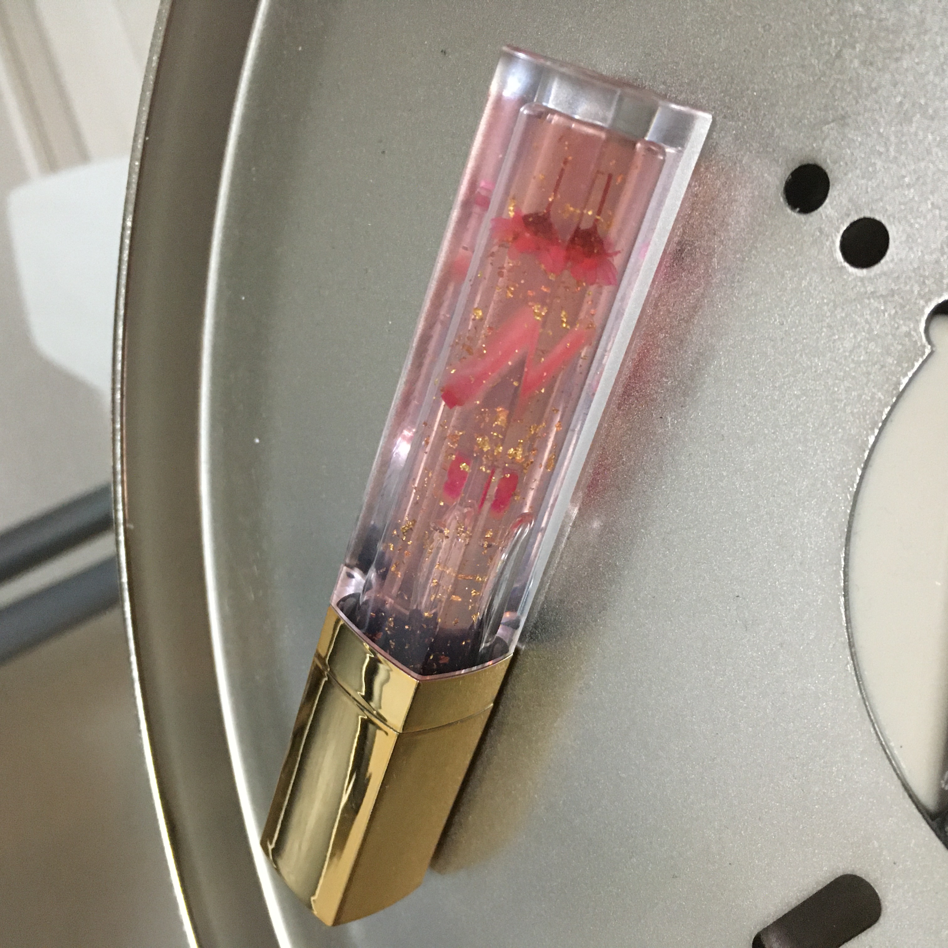 フラワーリップグロス 透明タイプ（金箔）/Kailijumei/リップグロスを使ったクチコミ（1枚目）